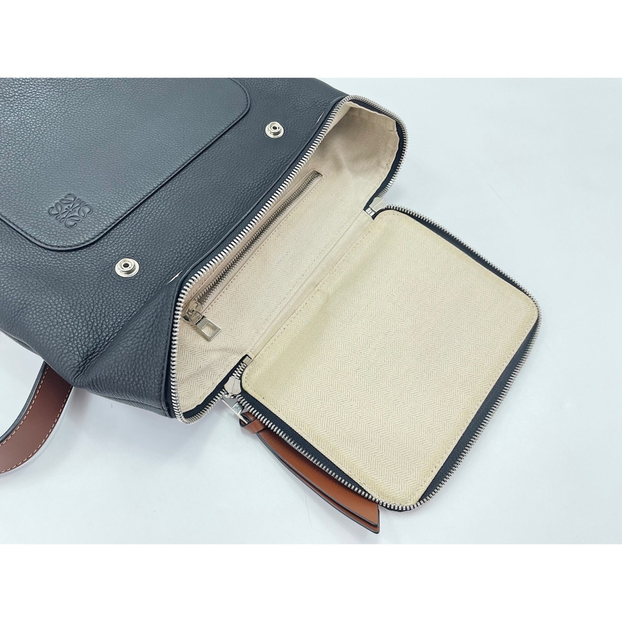 Leather Backpack (Pre-Owned) - Loewe - Modalova