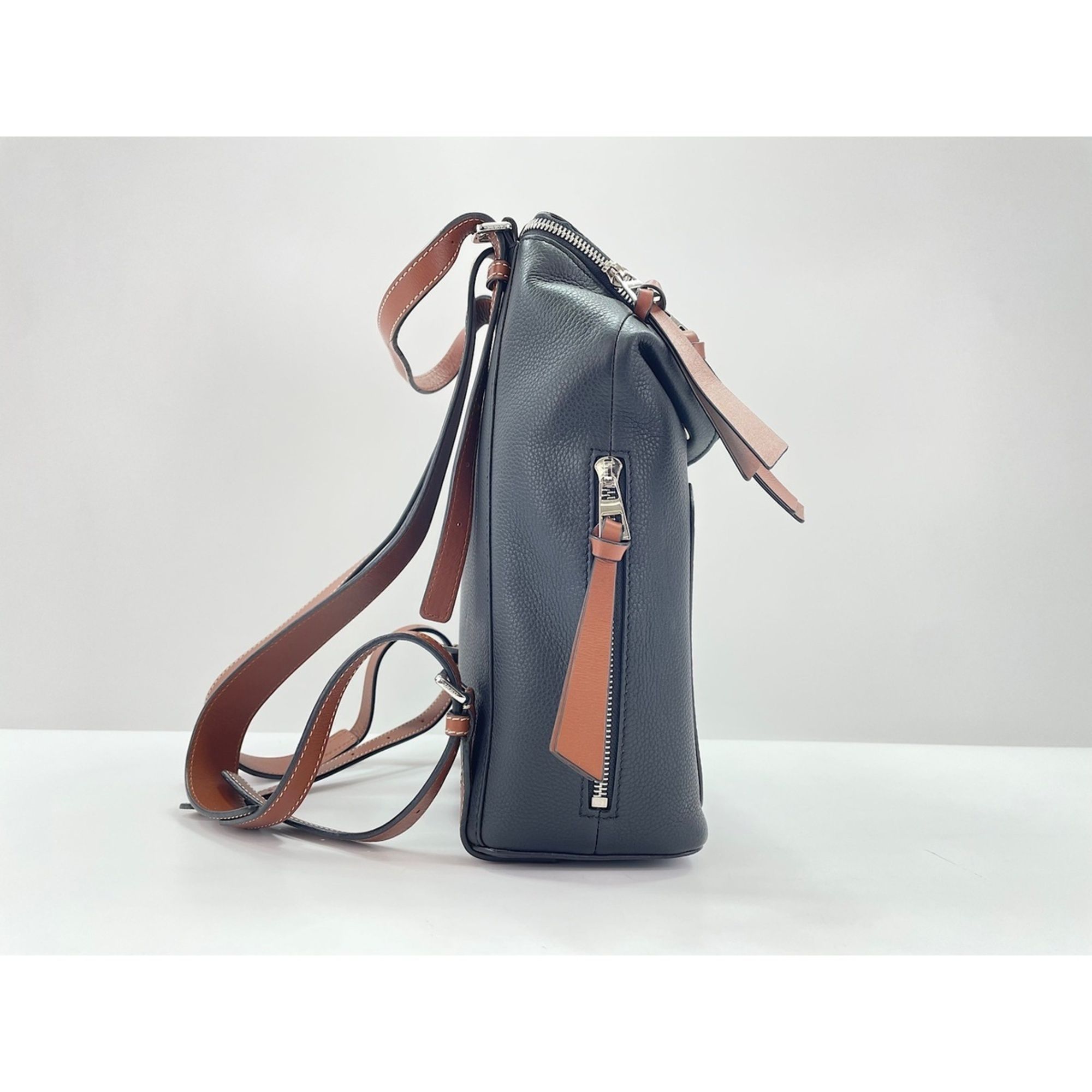 Leather Backpack (Pre-Owned) - Loewe - Modalova