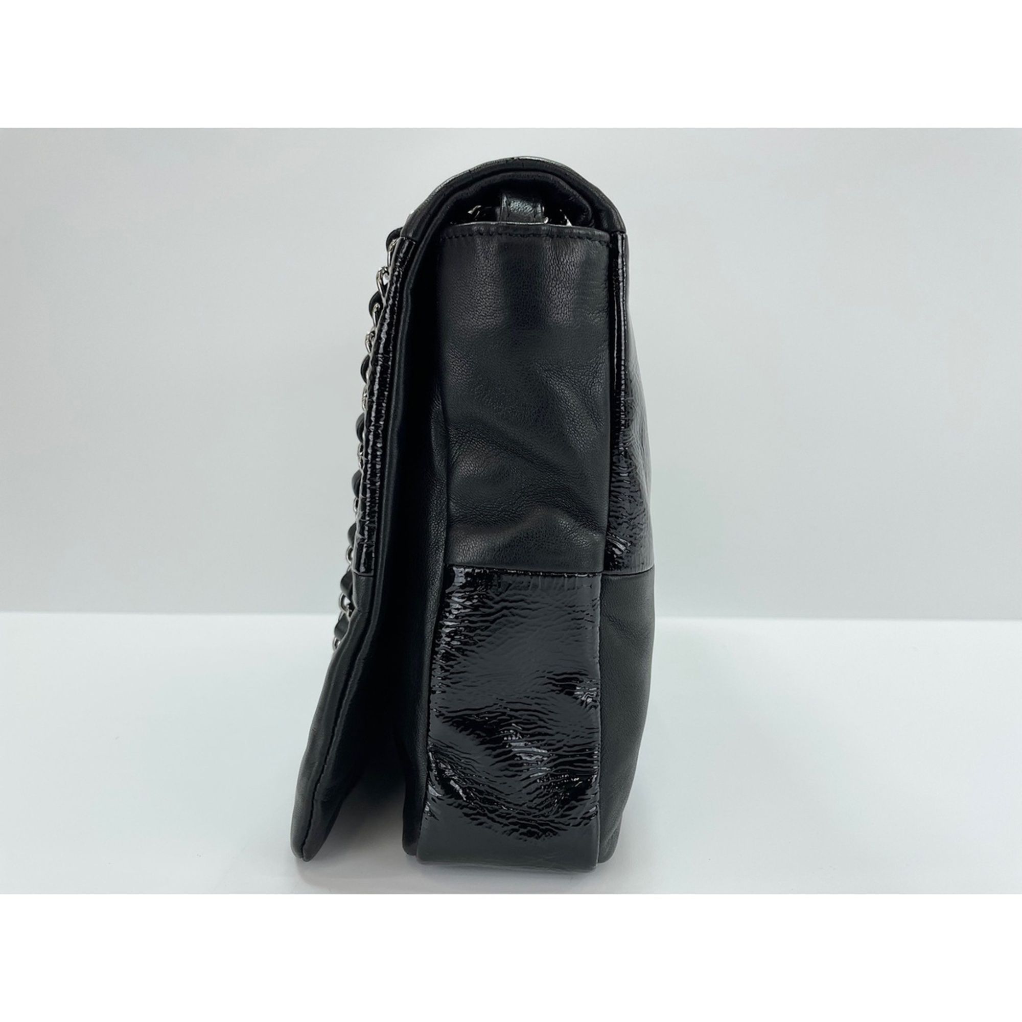 Leather Shoulder Bag (Pre-Owned) - Chanel - Modalova