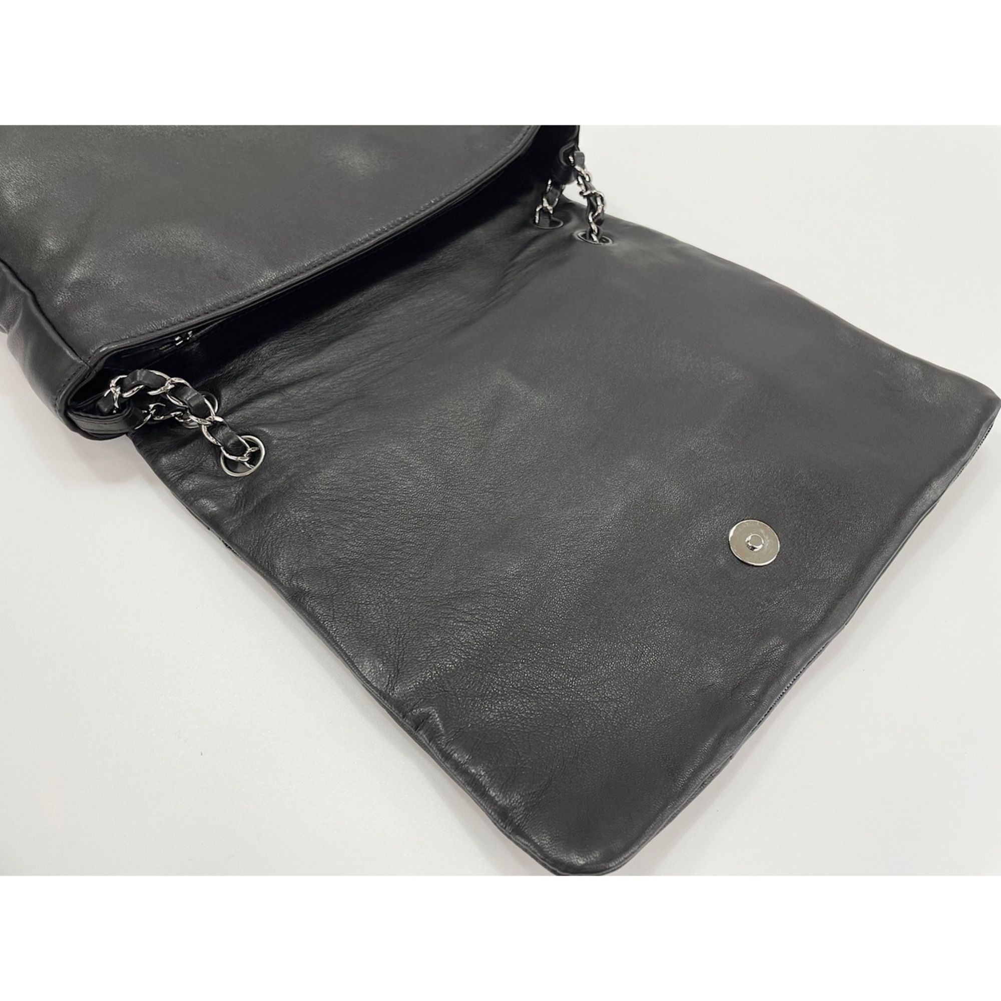 Leather Shoulder Bag (Pre-Owned) - Chanel - Modalova