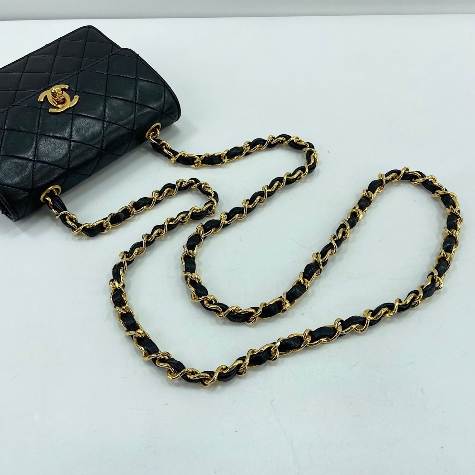 Leather Shoulder Bag (Pre-Owned) - Chanel - Modalova