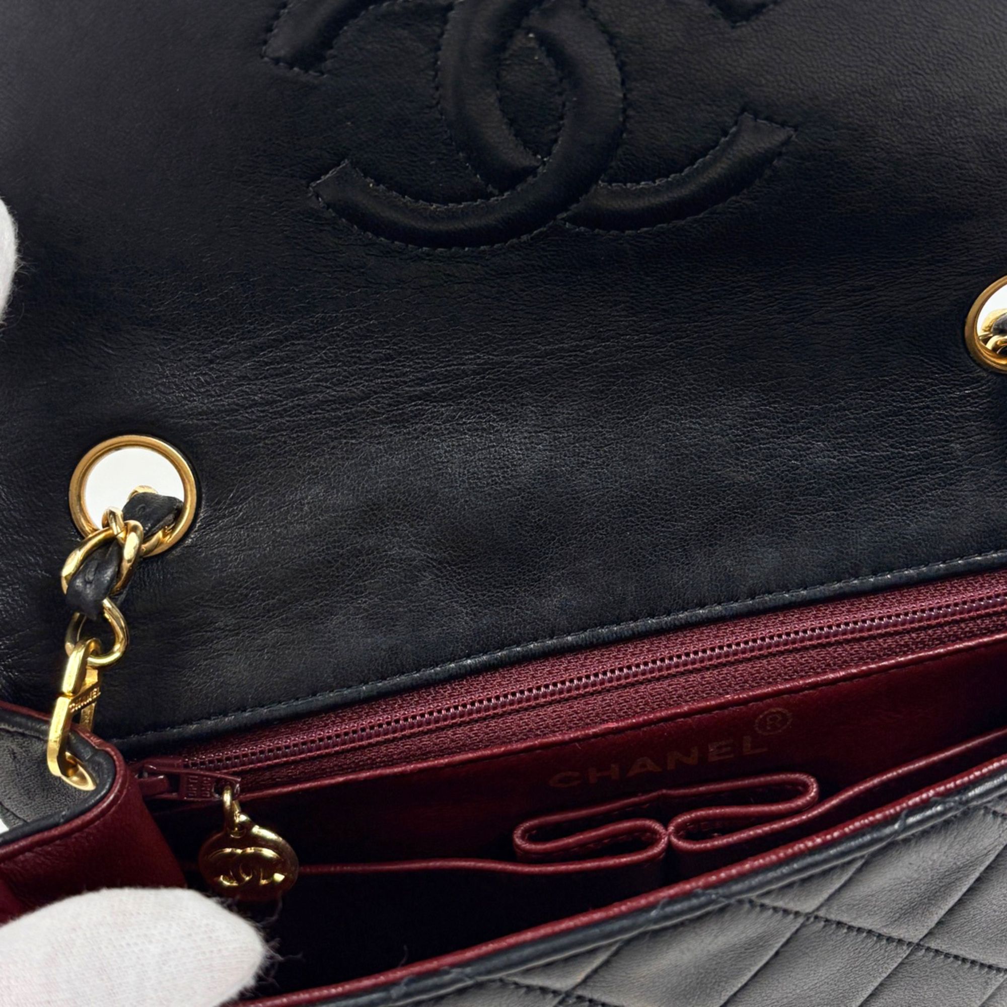 Leather Shoulder Bag (Pre-Owned) - Chanel - Modalova