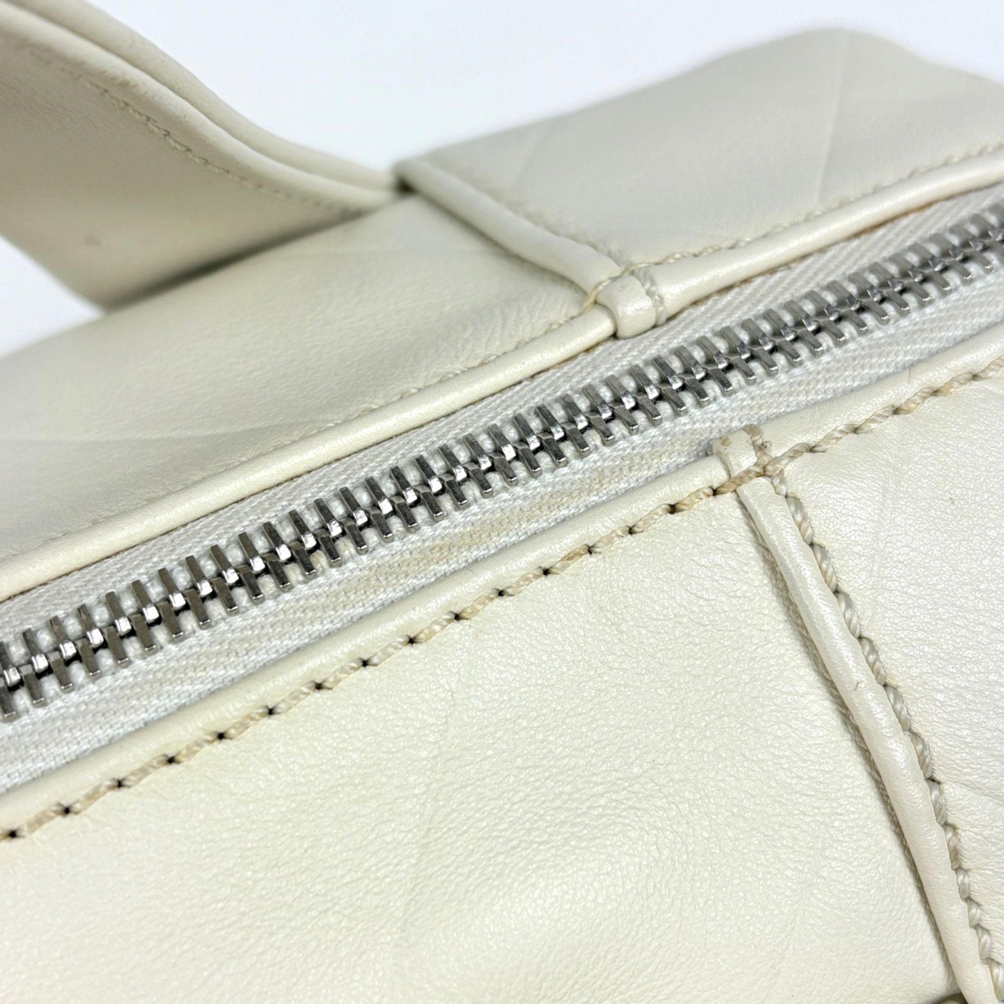 Leather Handbag (Pre-Owned) - Chanel - Modalova