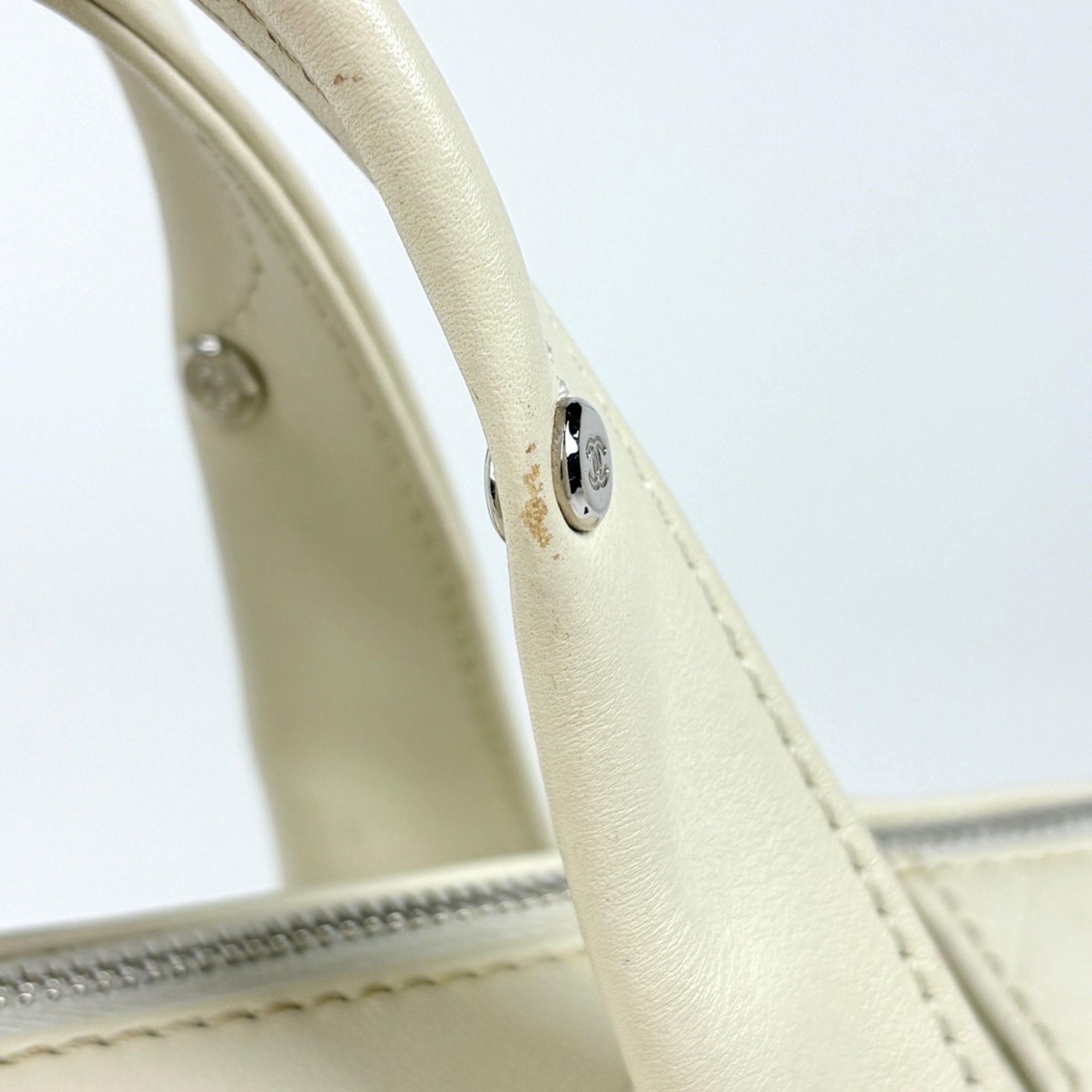 Leather Handbag (Pre-Owned) - Chanel - Modalova