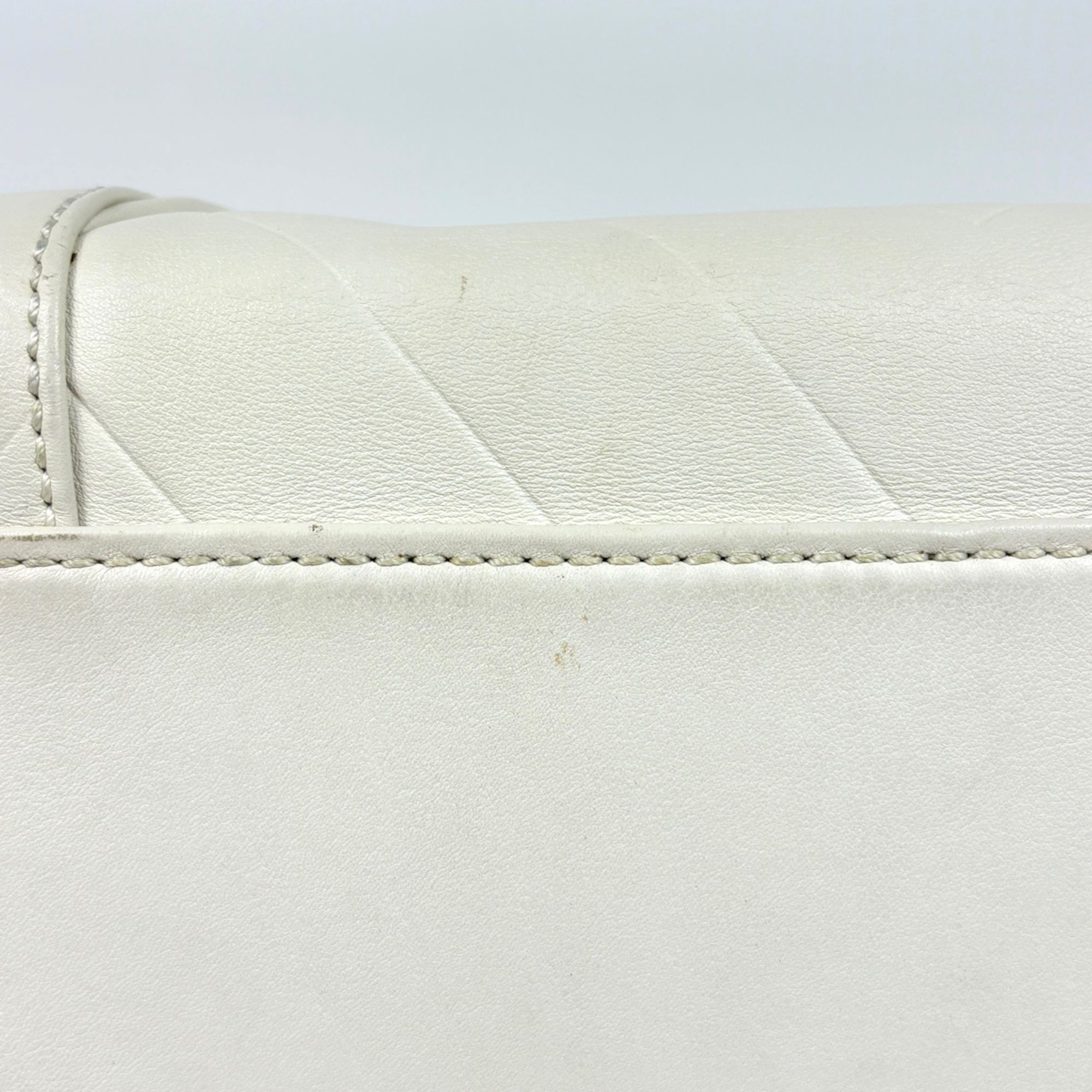 Leather Handbag (Pre-Owned) - Chanel - Modalova