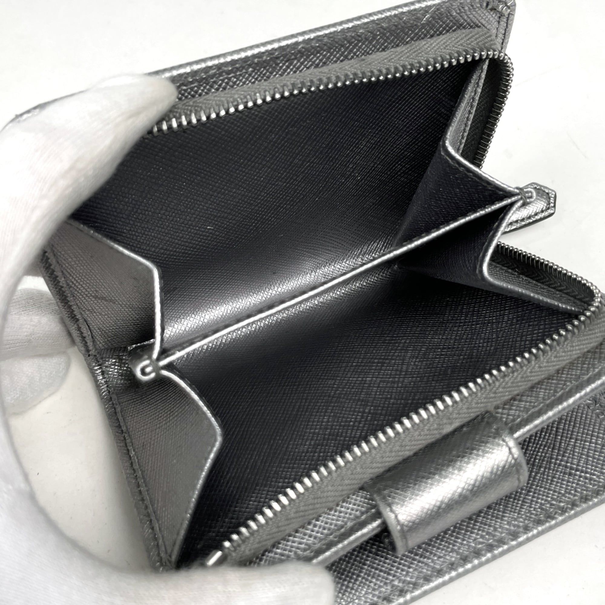 Saffiano Wallet (Bi-Fold) (Pre-Owned) - Prada - Modalova