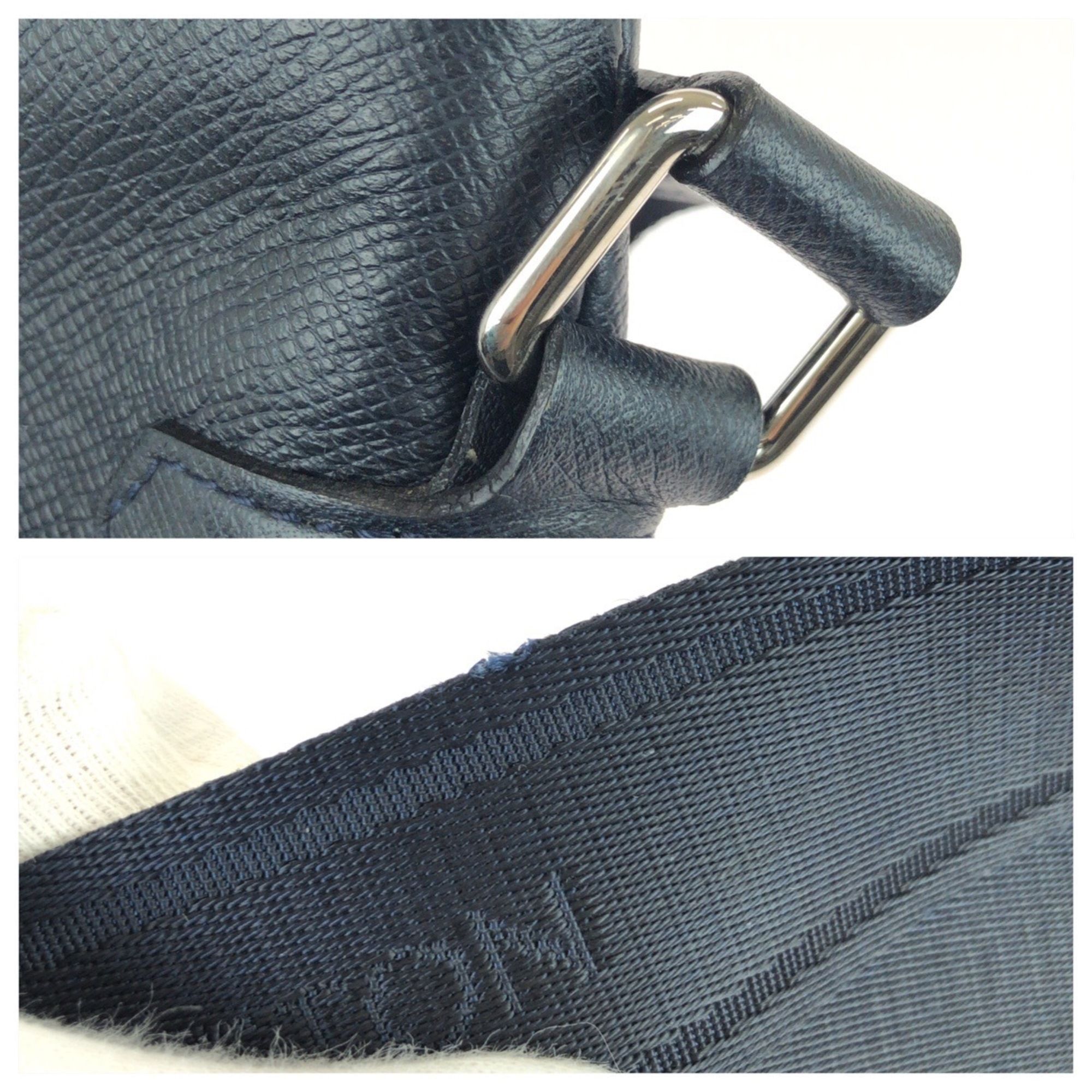 Taiga Leather Messenger Bag Shoulder Bag (Pre-Owned) - Louis Vuitton - Modalova