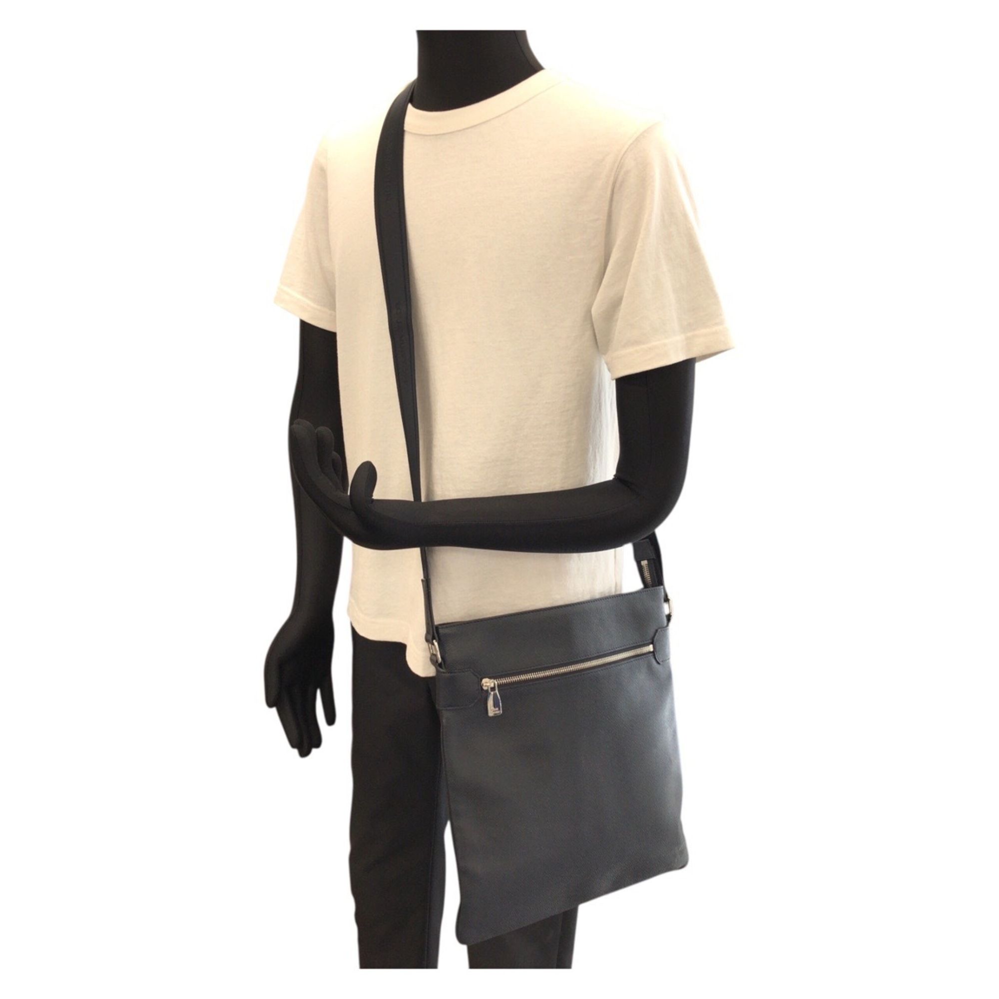 Taiga Leather Messenger Bag Shoulder Bag (Pre-Owned) - Louis Vuitton - Modalova