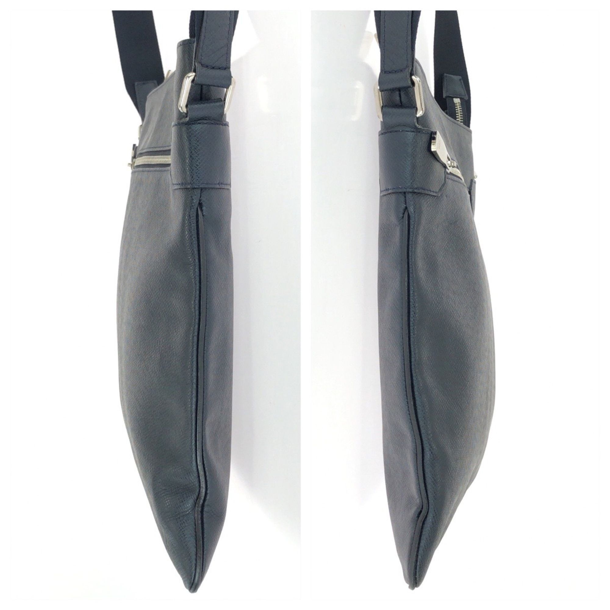 Taiga Leather Messenger Bag Shoulder Bag (Pre-Owned) - Louis Vuitton - Modalova