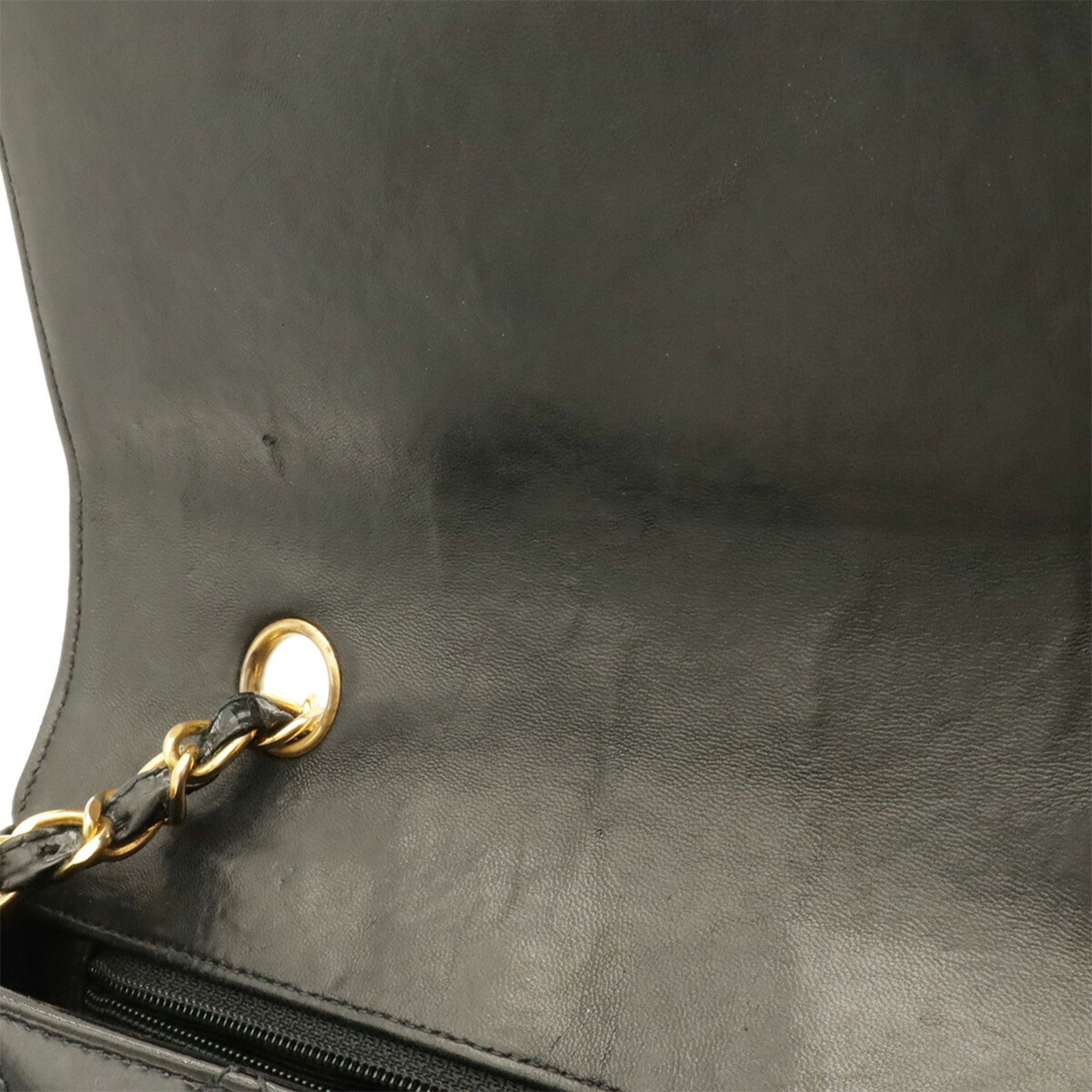 Matelasse Leather Shoulder Bag (Pre-Owned) - Chanel - Modalova