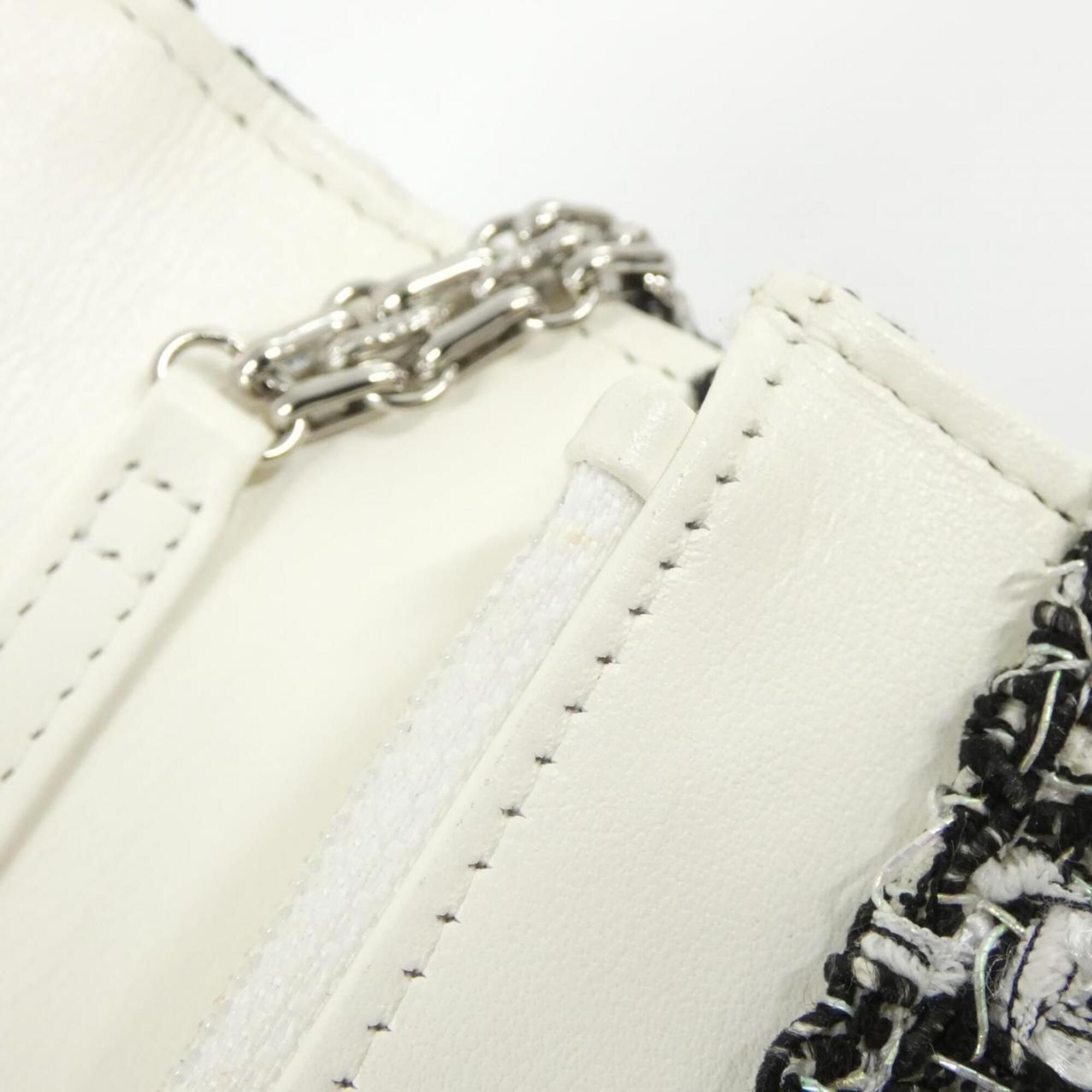 Tweed Chain/Shoulder Wallet (Pre-Owned) - Chanel - Modalova
