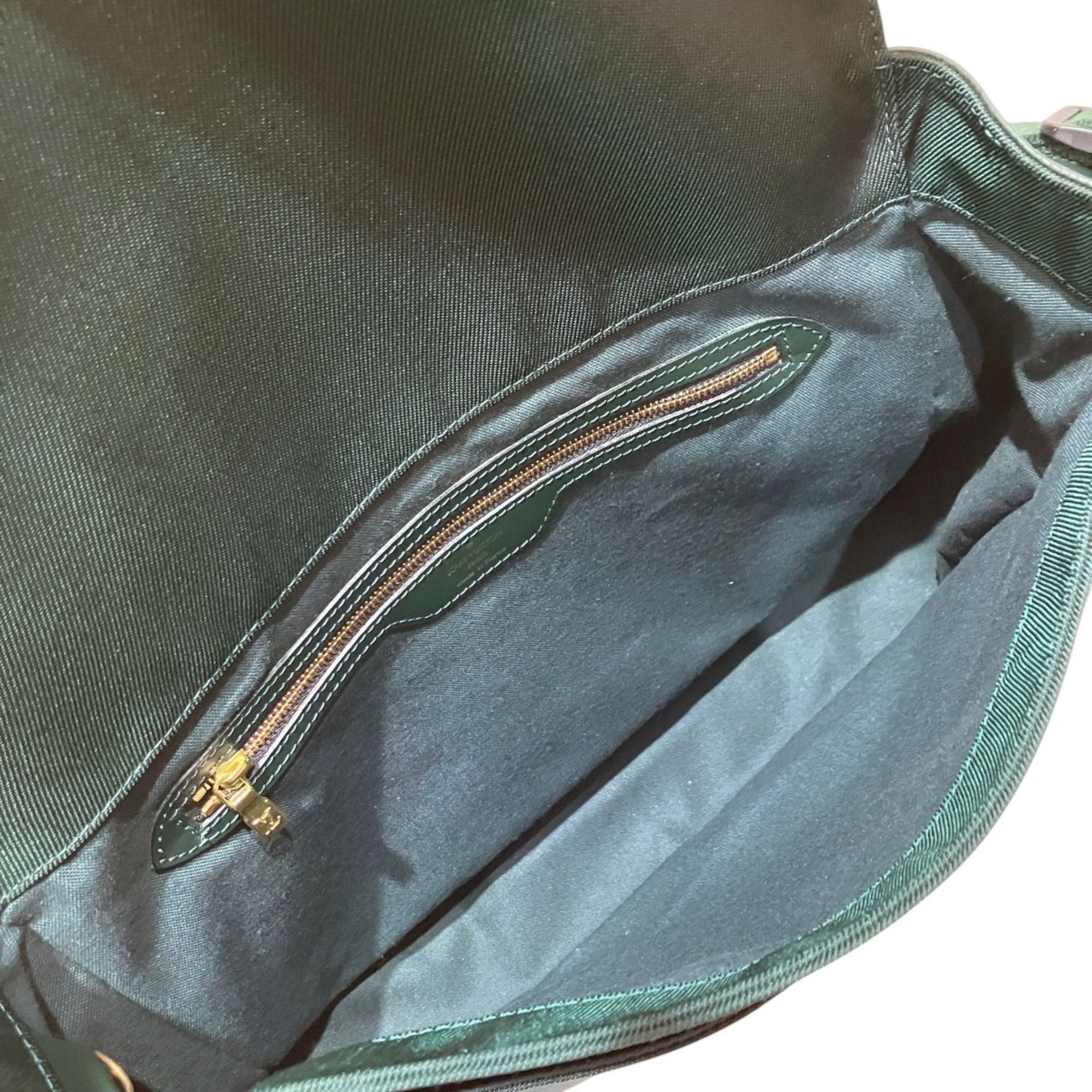 Taiga Leather Shoulder Bag (Pre-Owned) - Louis Vuitton - Modalova