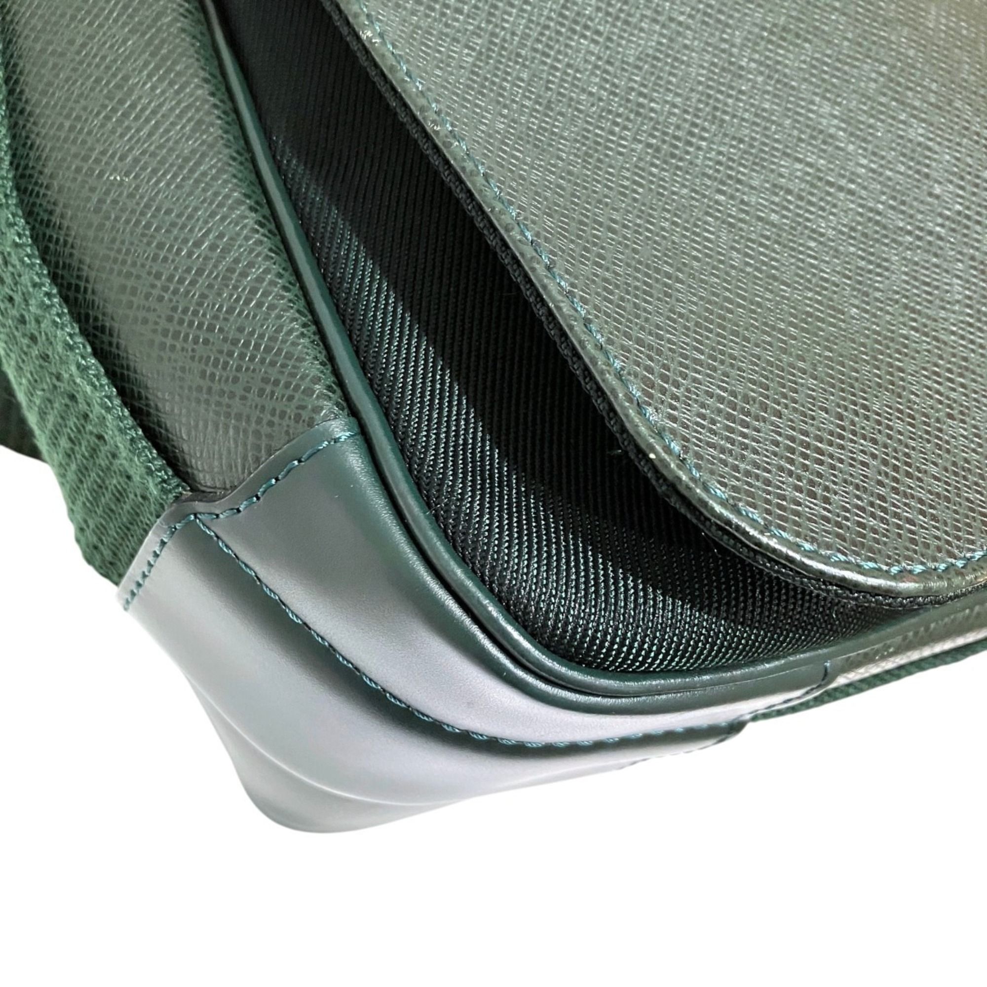 Taiga Leather Shoulder Bag (Pre-Owned) - Louis Vuitton - Modalova