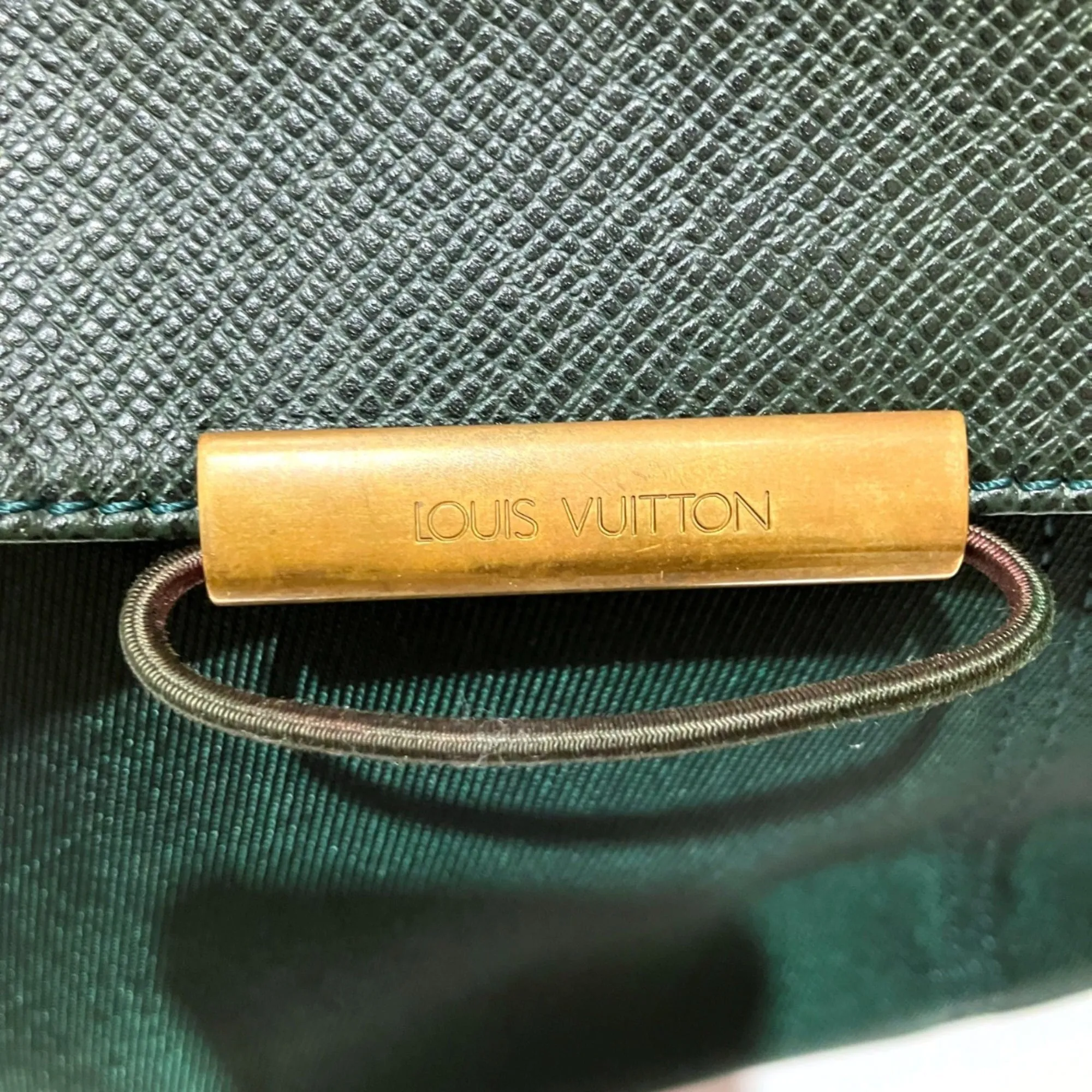 Taiga Leather Shoulder Bag (Pre-Owned) - Louis Vuitton - Modalova