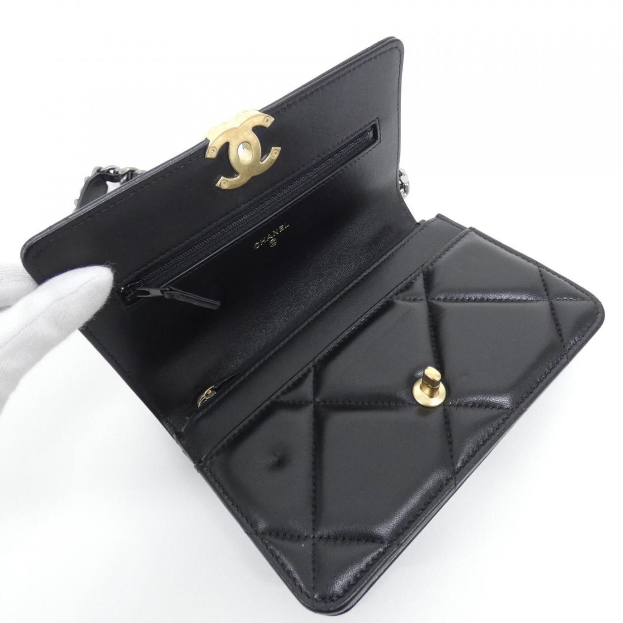 Leather Chain/Shoulder Wallet (Pre-Owned) - Chanel - Modalova