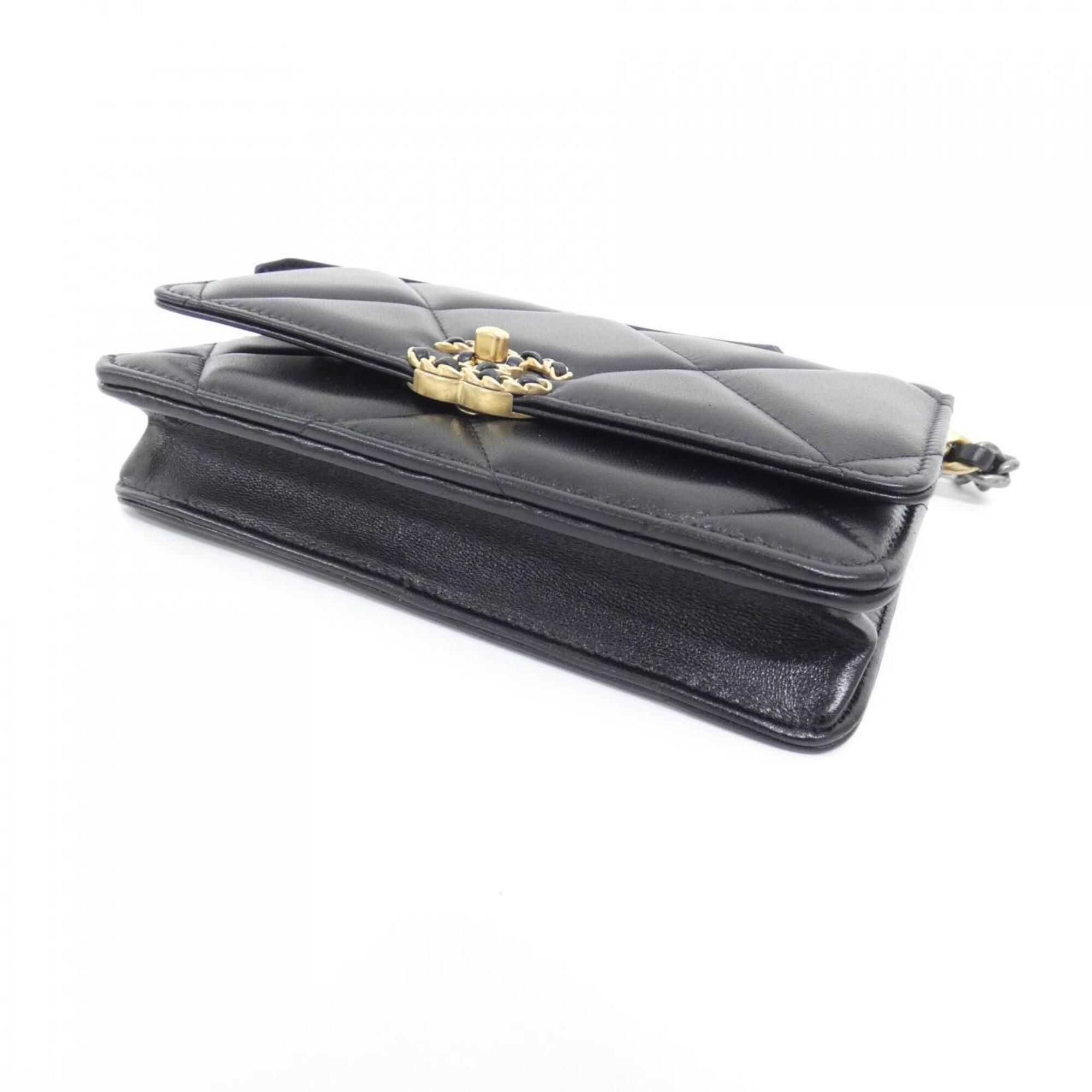 Leather Chain/Shoulder Wallet (Pre-Owned) - Chanel - Modalova