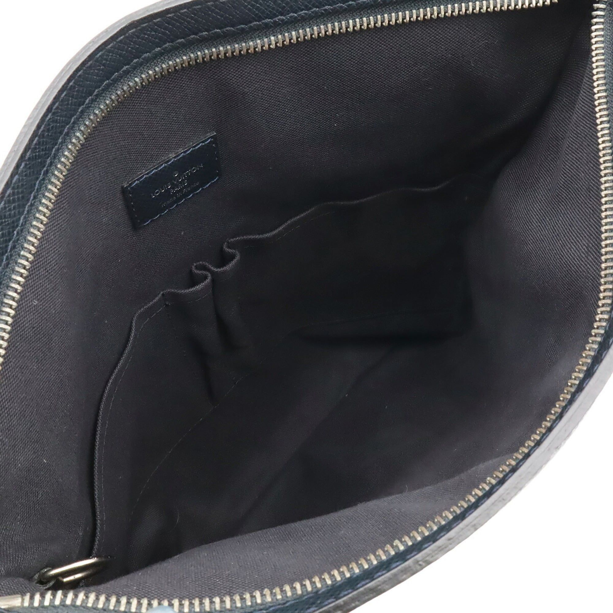 Taiga Leather Shoulder Bag (Pre-Owned) - Louis Vuitton - Modalova