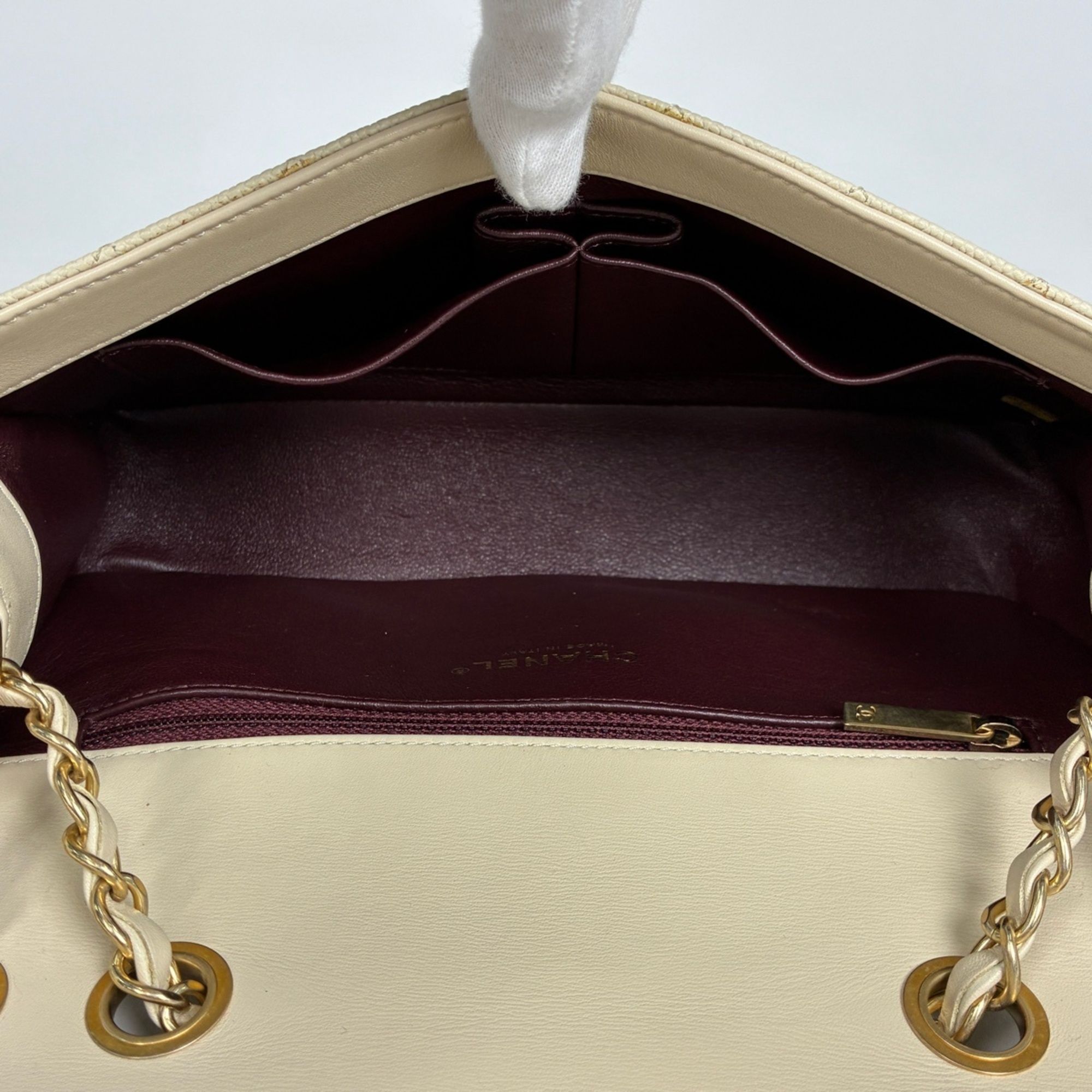 Matelasse Grained Calfskin Shoulder Bag (Pre-Owned) - Chanel - Modalova