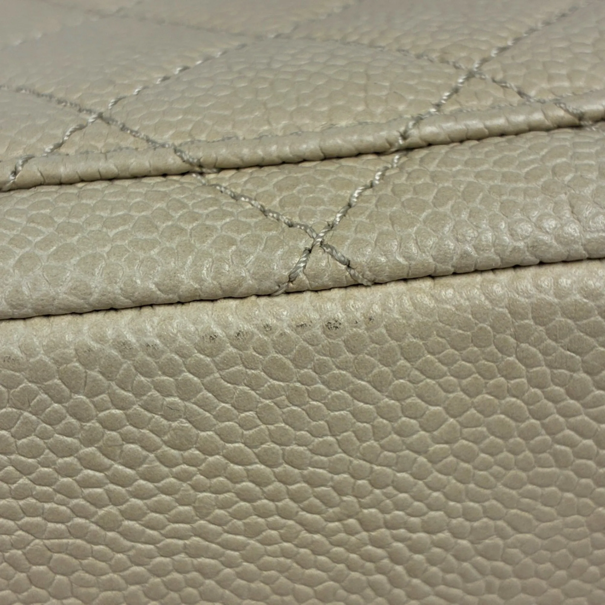 Matelasse Grained Calfskin Shoulder Bag (Pre-Owned) - Chanel - Modalova