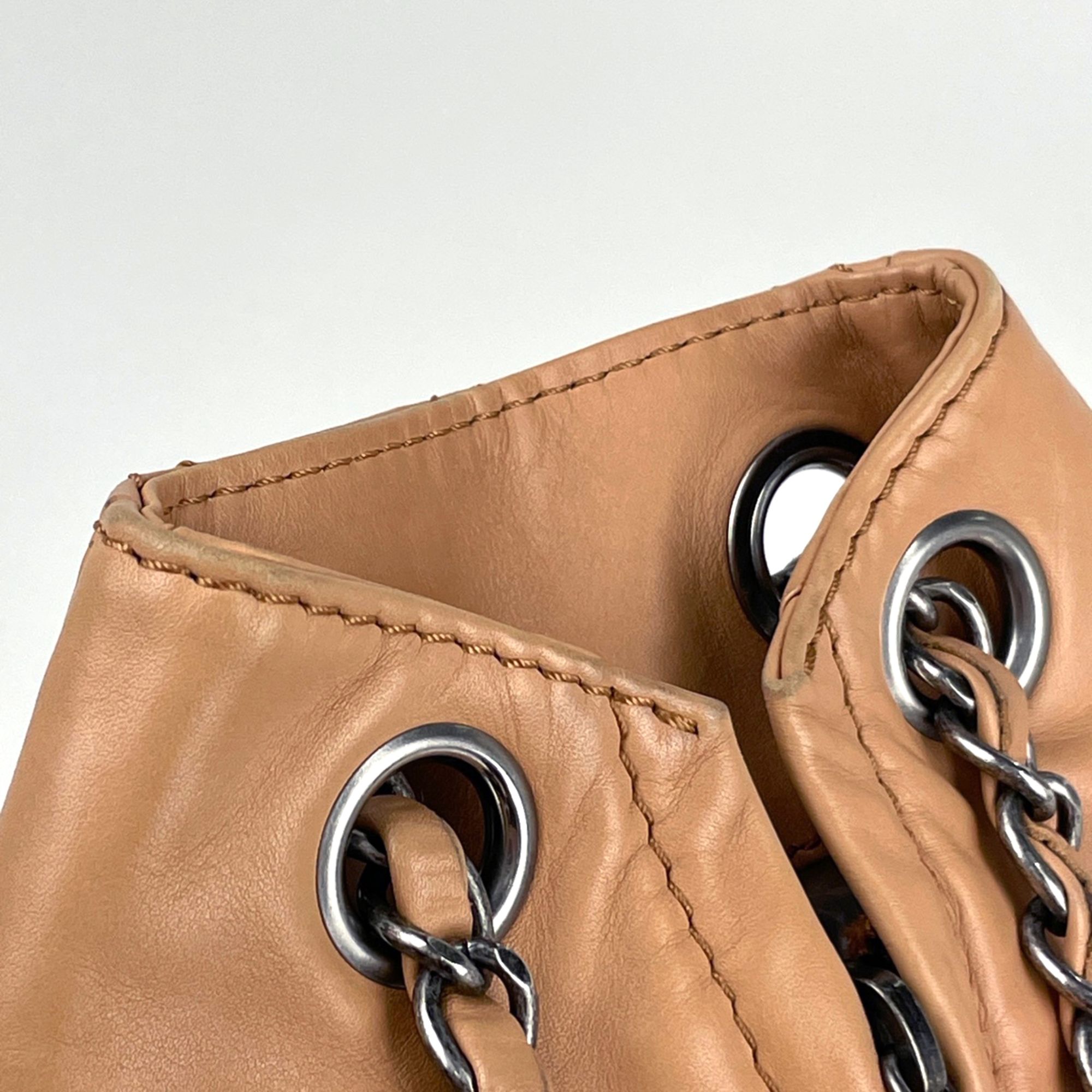 Matelasse Leather Backpack (Pre-Owned) - Chanel - Modalova