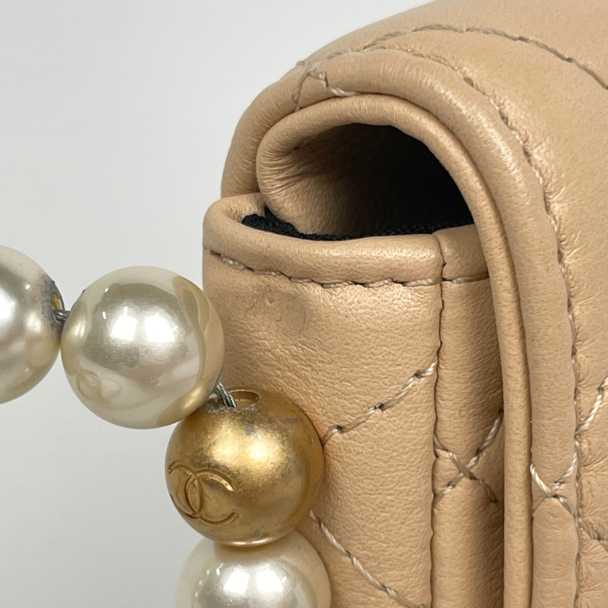 Leather Artificial Pearl Shoulder Bag (Pre-Owned) - Chanel - Modalova