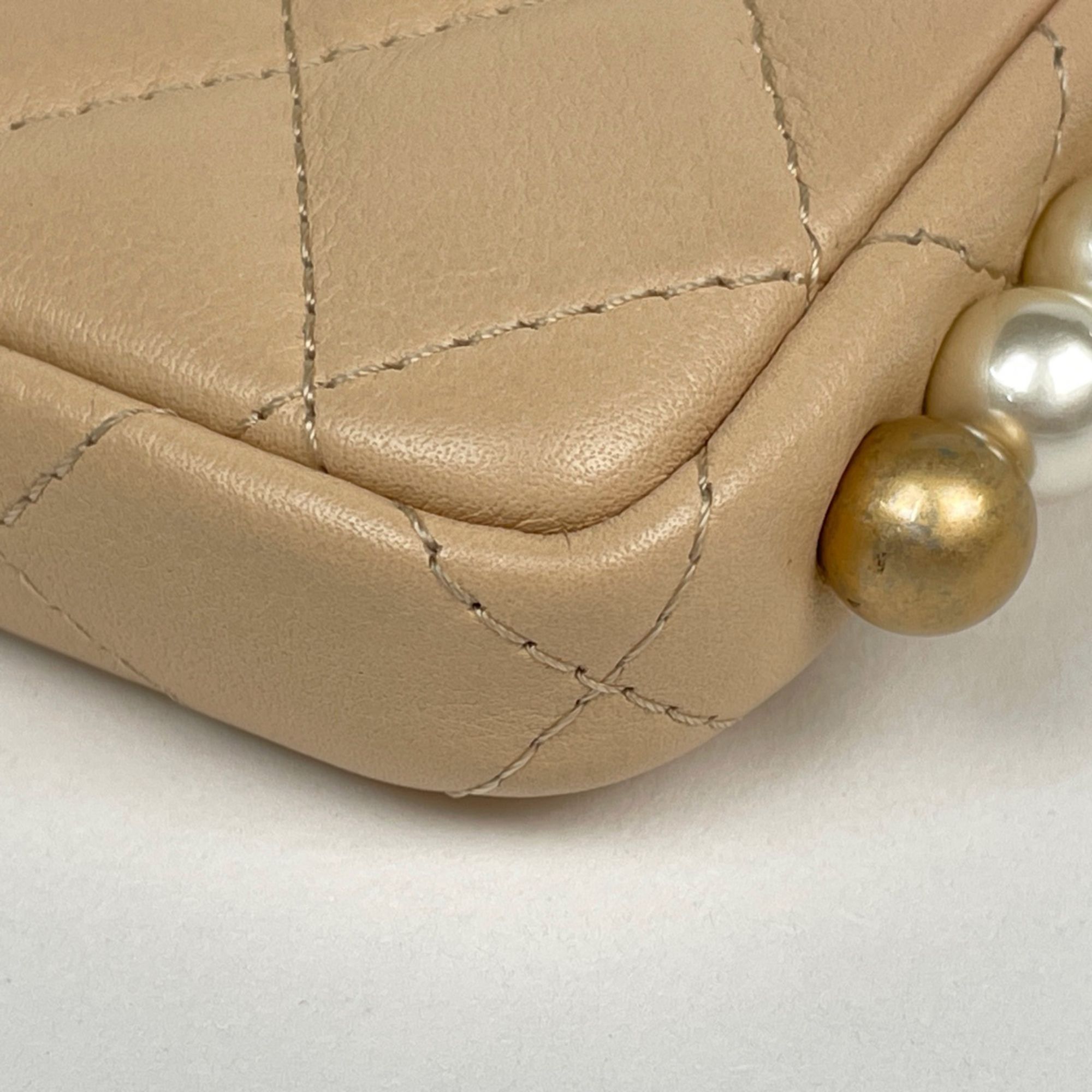 Leather Artificial Pearl Shoulder Bag (Pre-Owned) - Chanel - Modalova