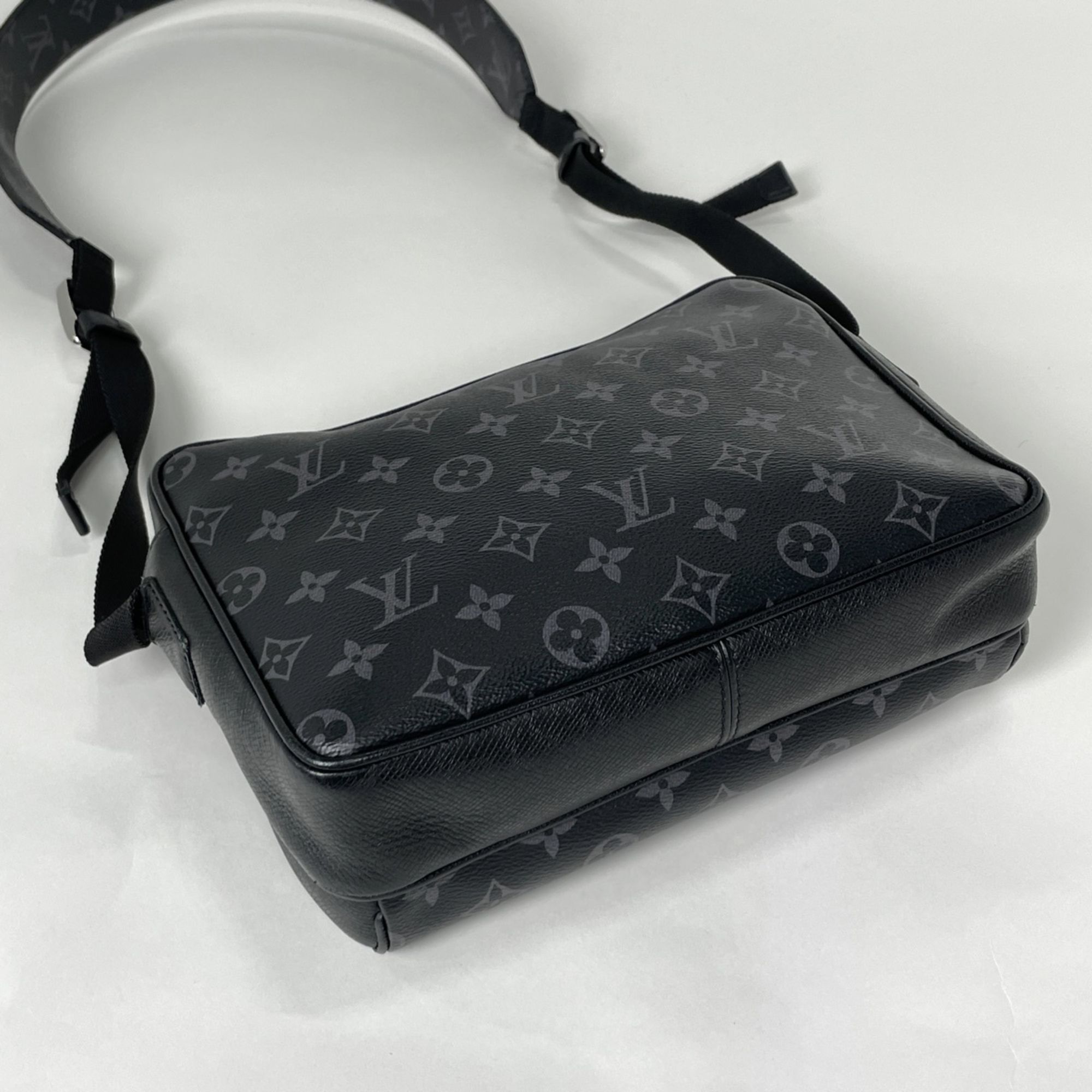 Taigarama Monogram Eclipse Shoulder Bag (Pre-Owned) - Louis Vuitton - Modalova
