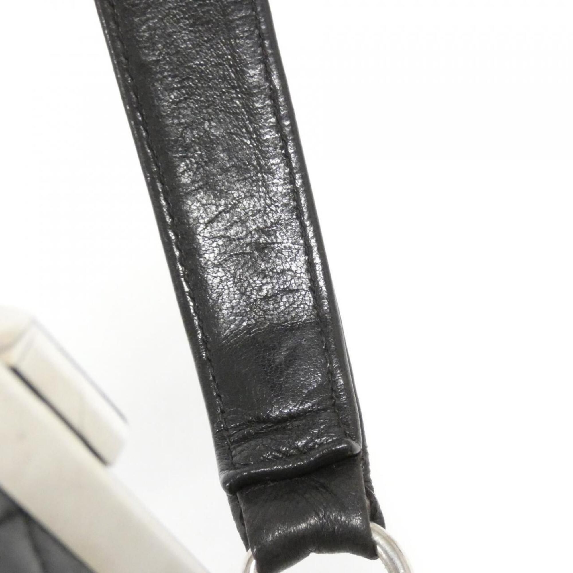 Leather Handbag (Pre-Owned) - Chanel - Modalova
