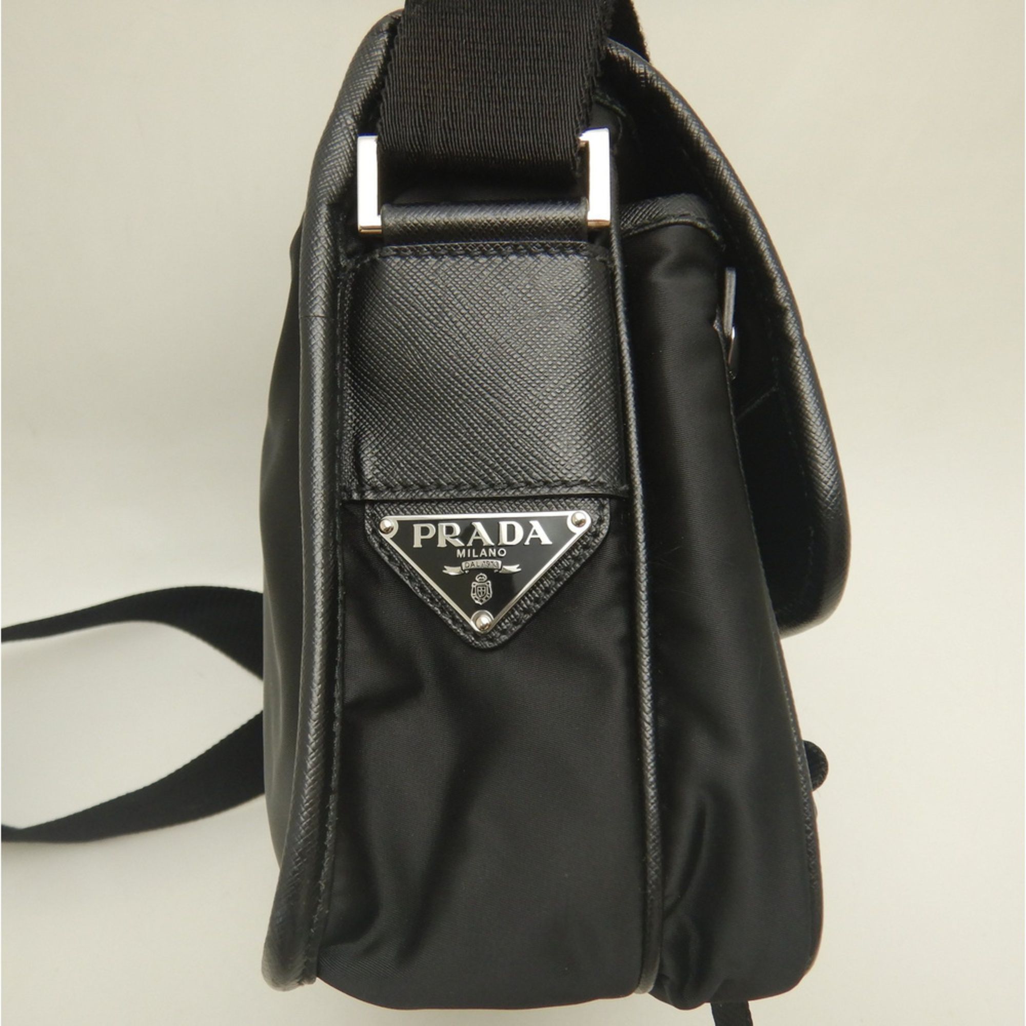 Saffiano Leather Shoulder Bag (Pre-Owned) - Prada - Modalova