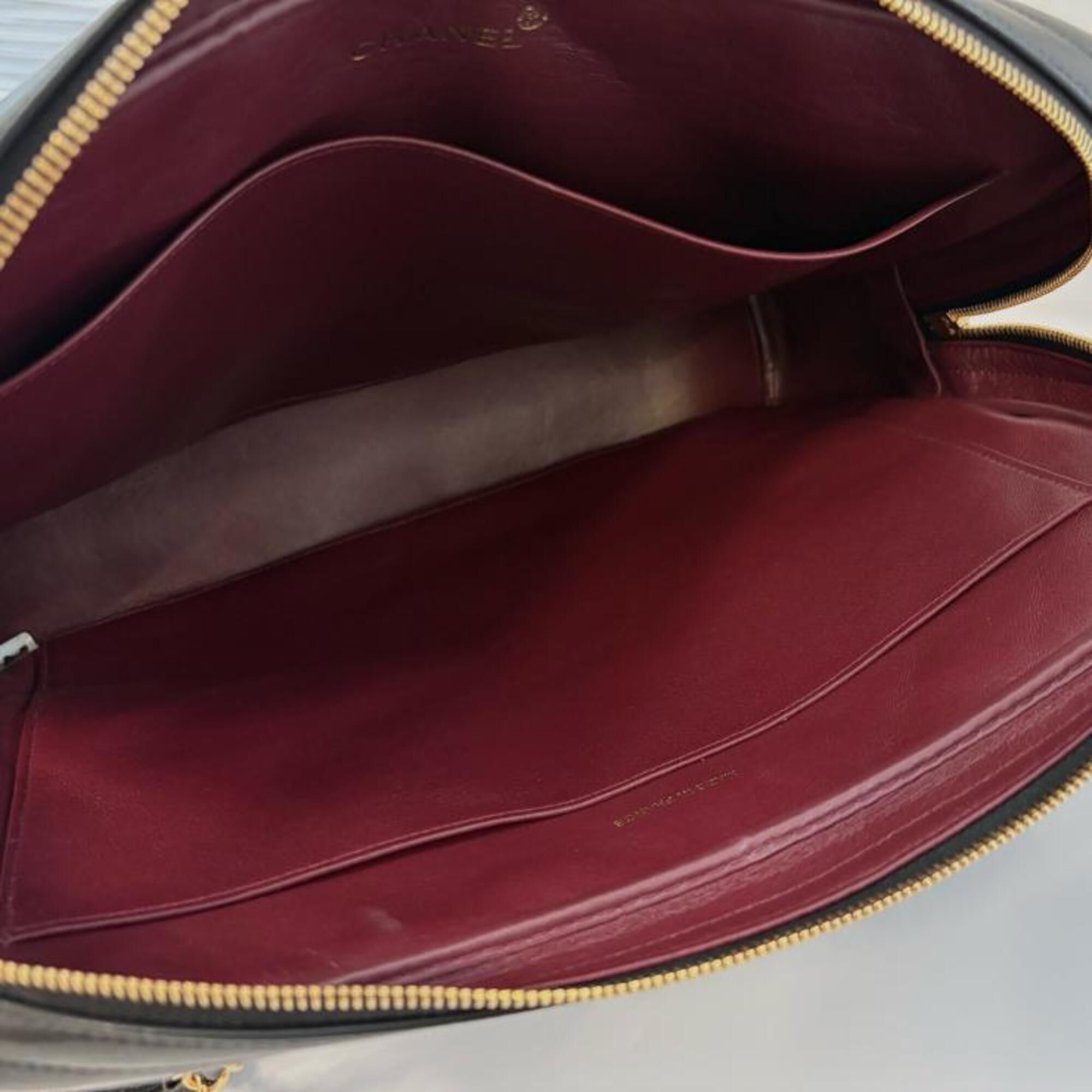 Leather Shoulder Bag (Pre-Owned) - Chanel - Modalova