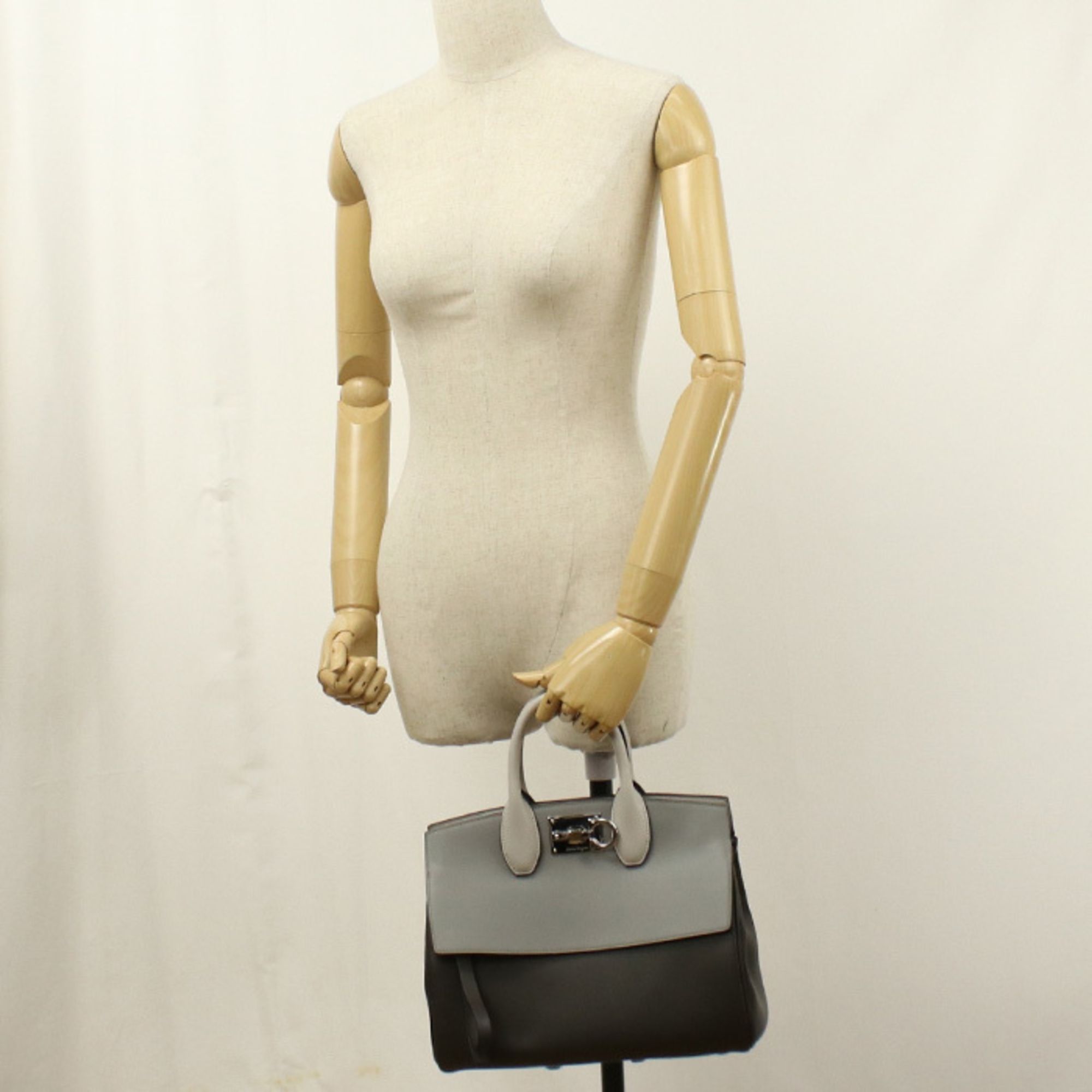Leather Handbag (Pre-Owned) - Salvatore Ferragamo - Modalova