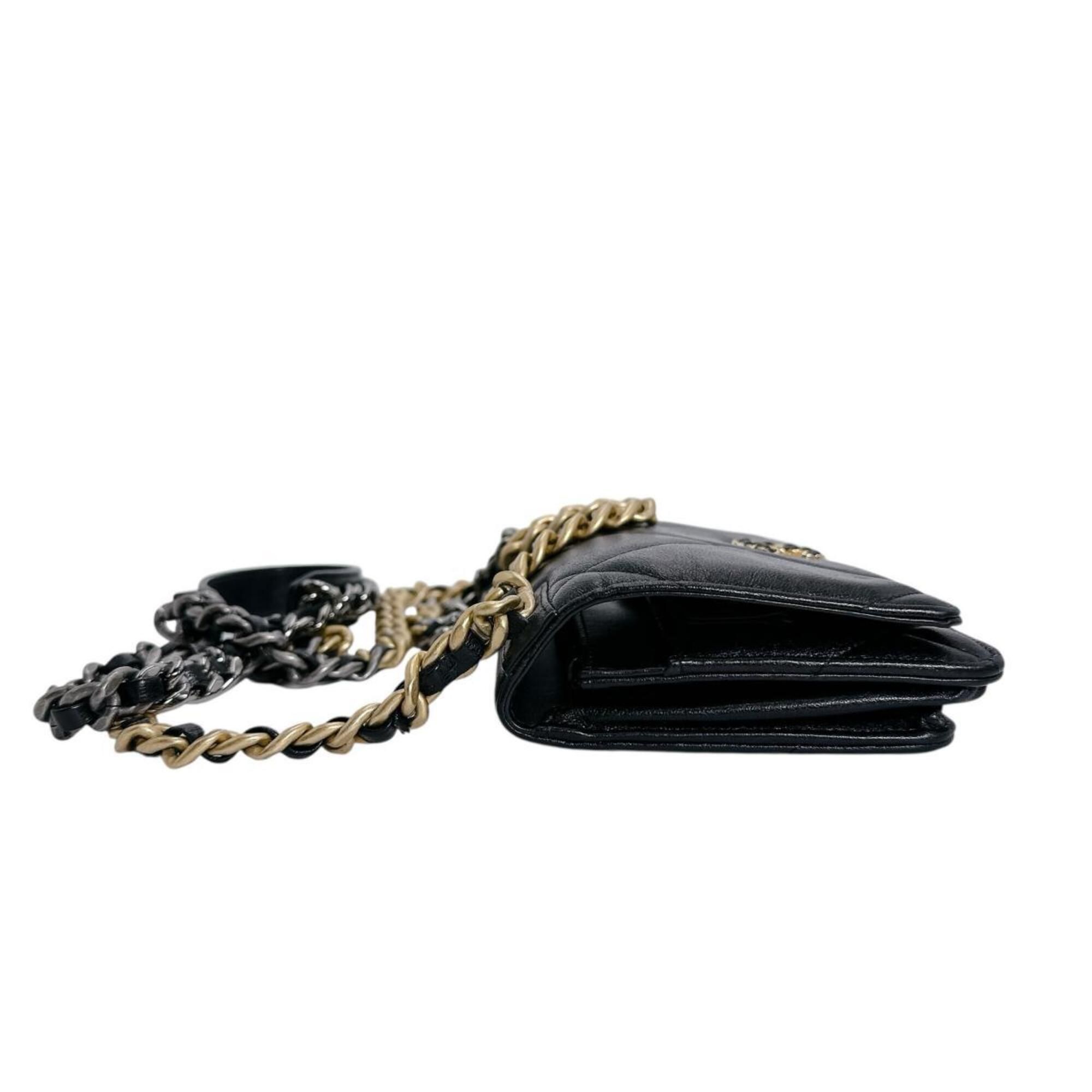 Leather Chain/Shoulder Wallet (Pre-Owned) - Chanel - Modalova