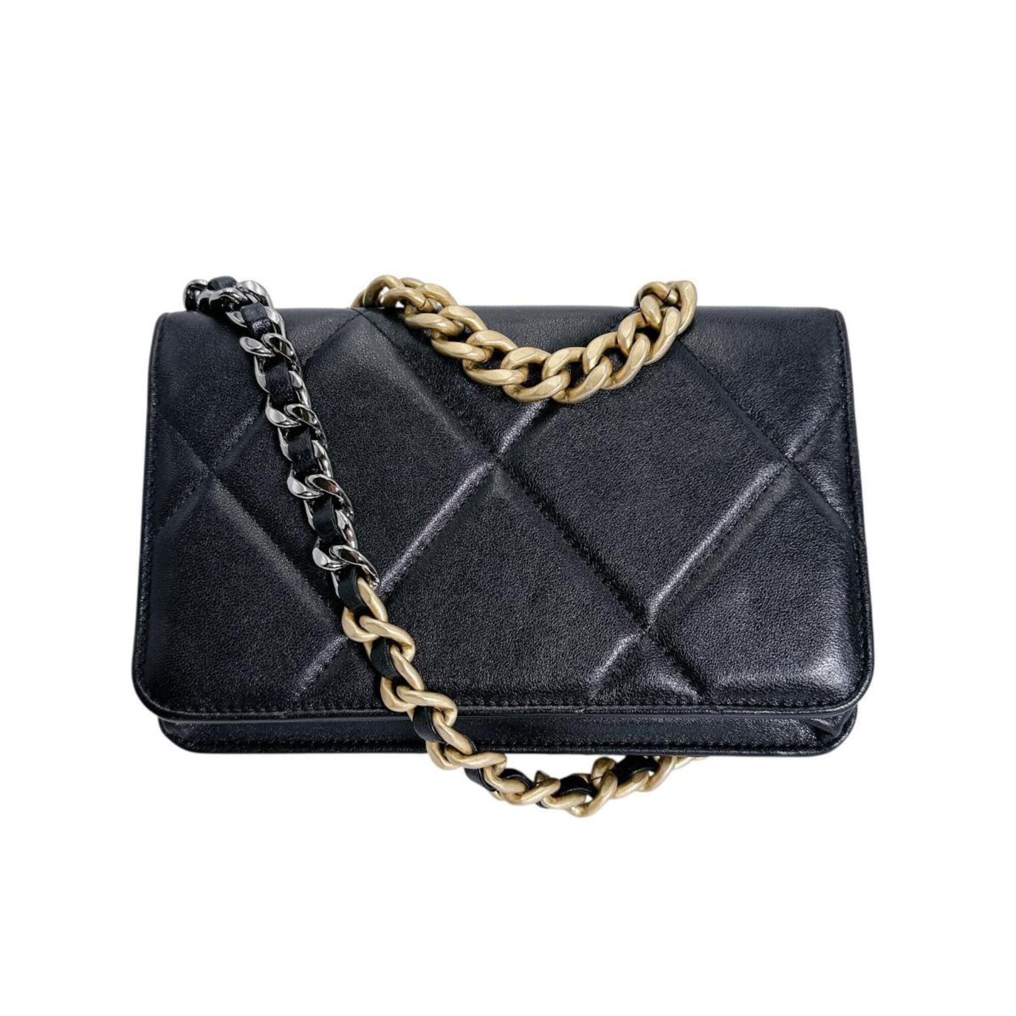 Leather Chain/Shoulder Wallet (Pre-Owned) - Chanel - Modalova
