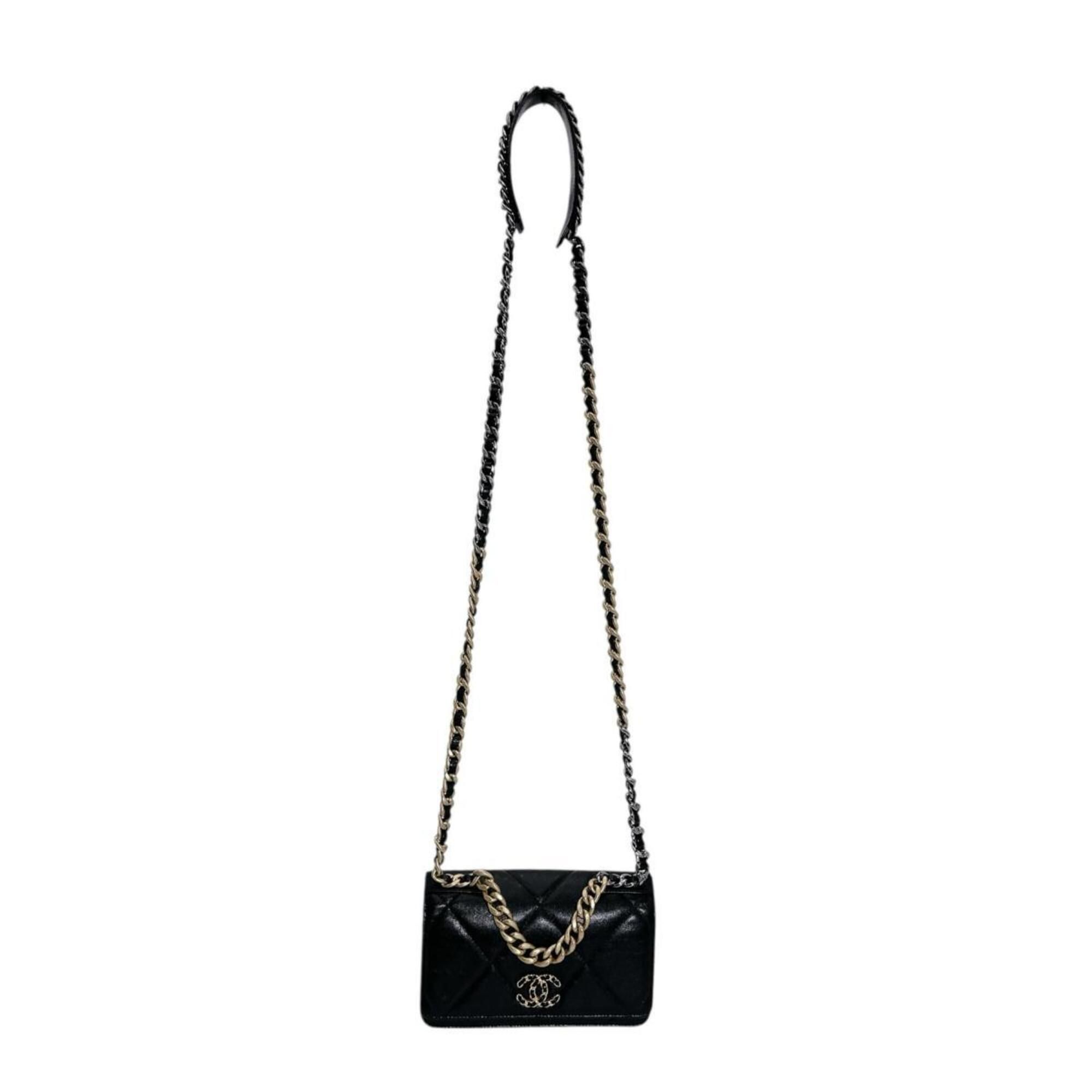 Leather Chain/Shoulder Wallet (Pre-Owned) - Chanel - Modalova