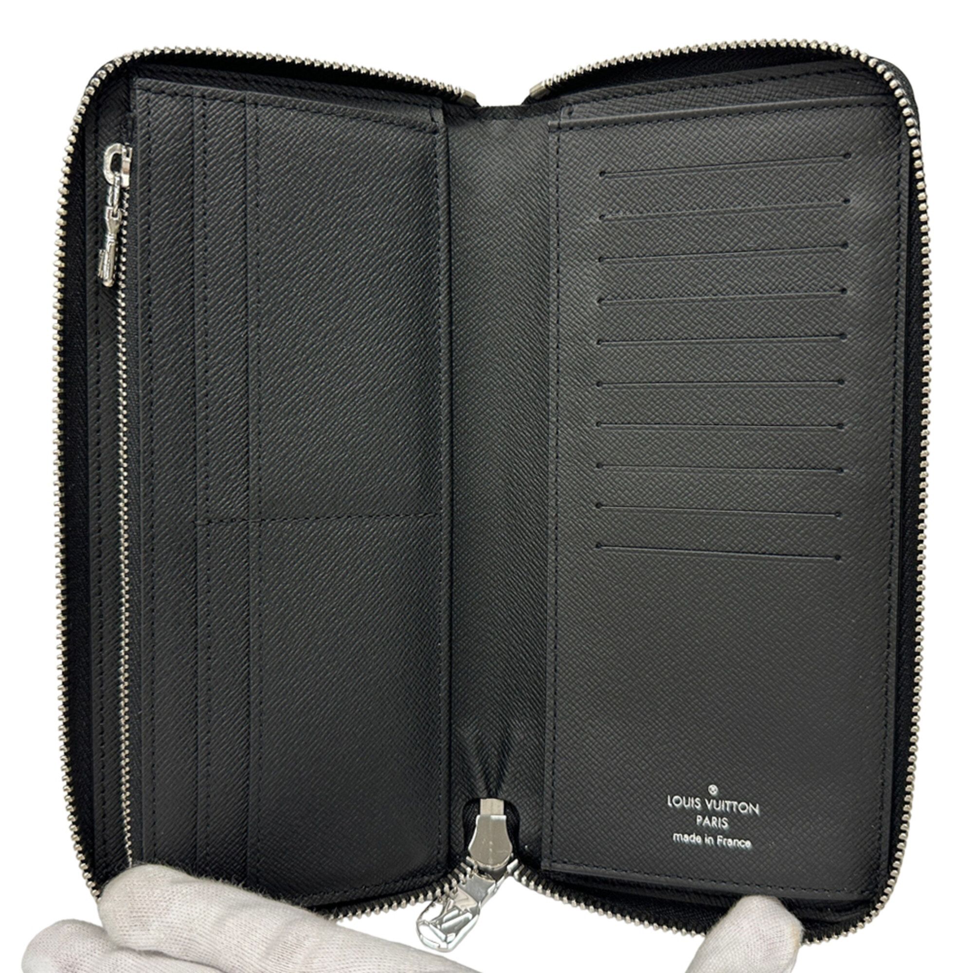 Taiga Leather (Pre-Owned) - Louis Vuitton - Modalova