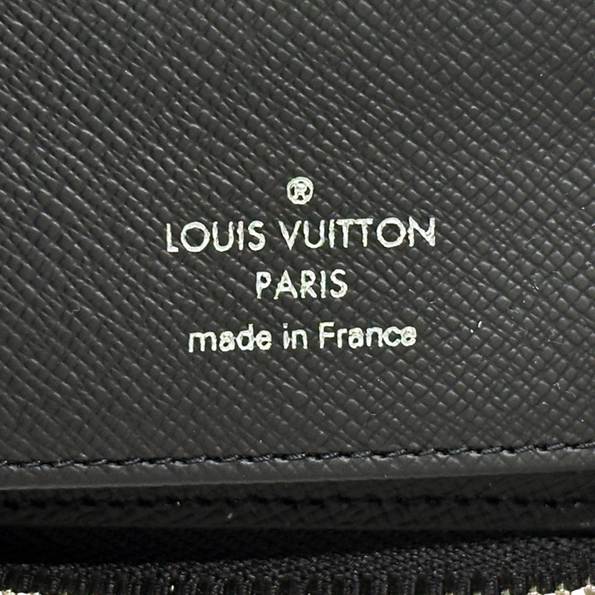 Taiga Leather (Pre-Owned) - Louis Vuitton - Modalova