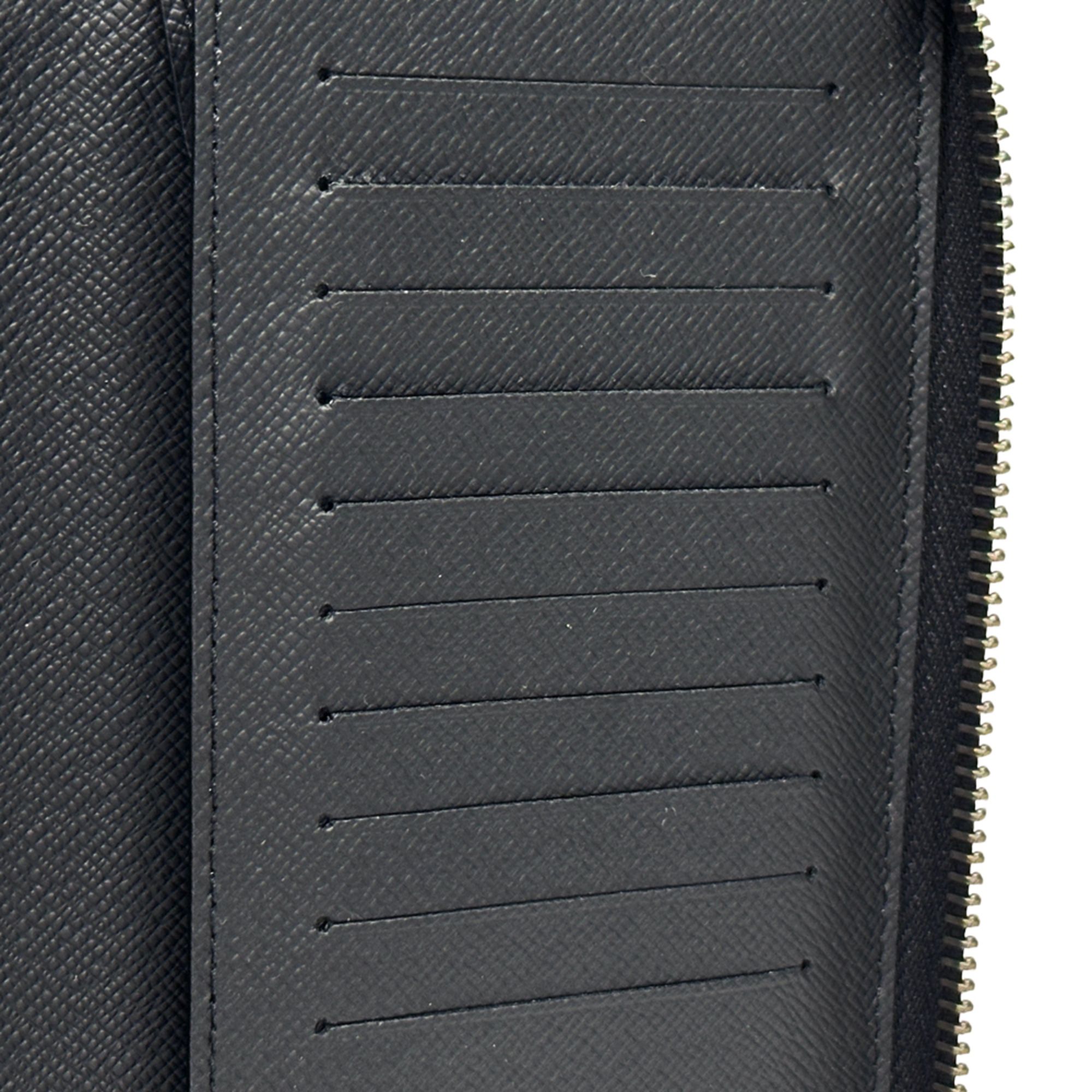 Taiga Leather (Pre-Owned) - Louis Vuitton - Modalova