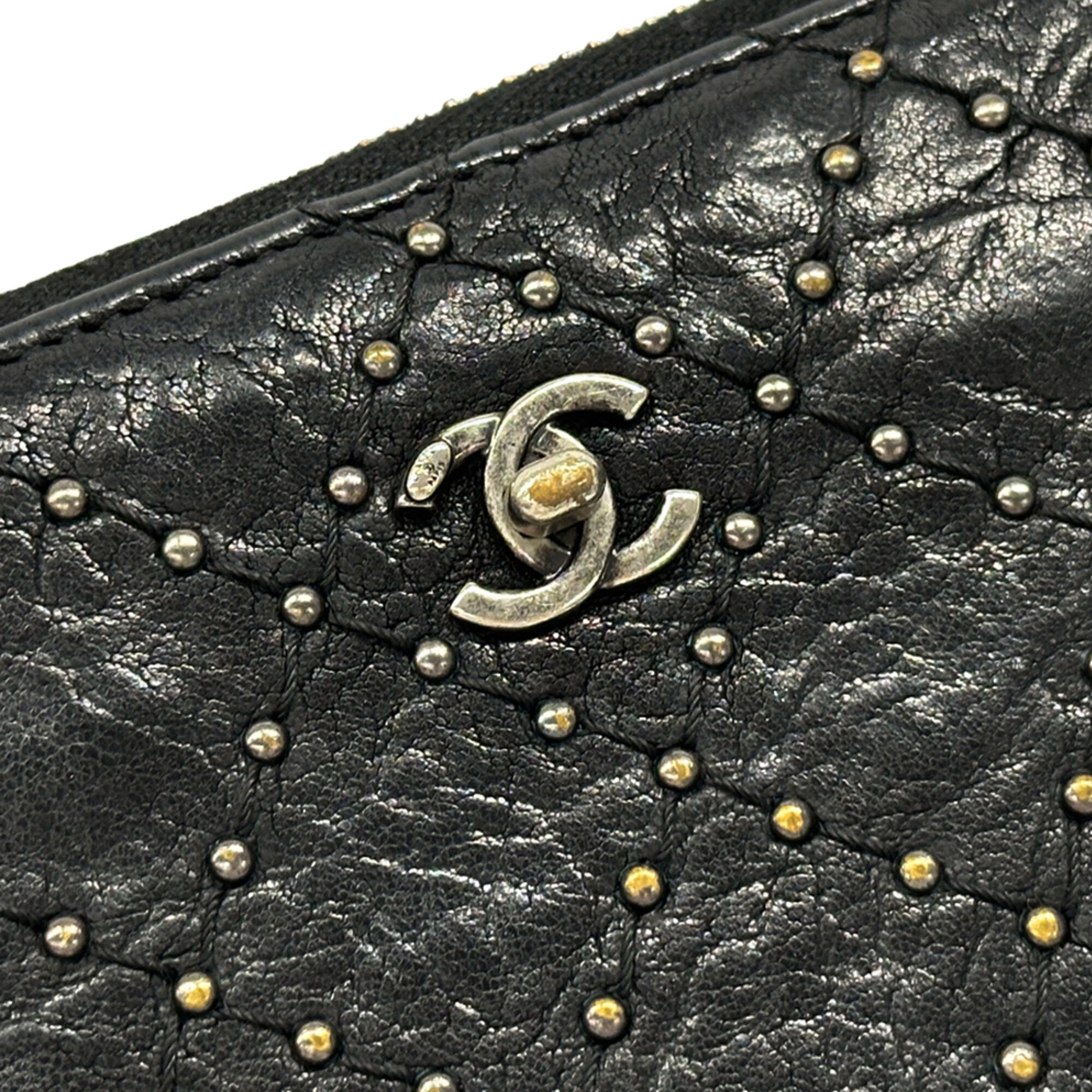 Chanel Black Leather (Pre-Owned) - Chanel - Modalova