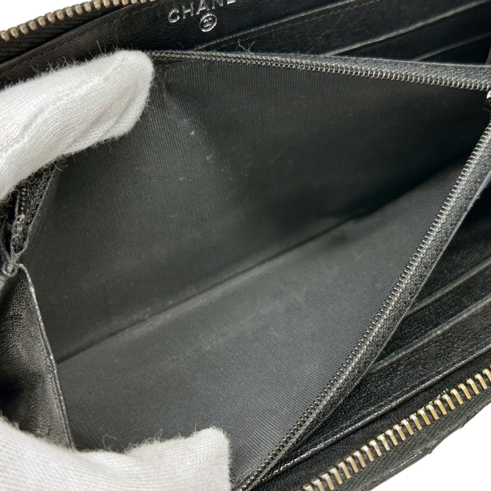 Chanel Black Leather (Pre-Owned) - Chanel - Modalova