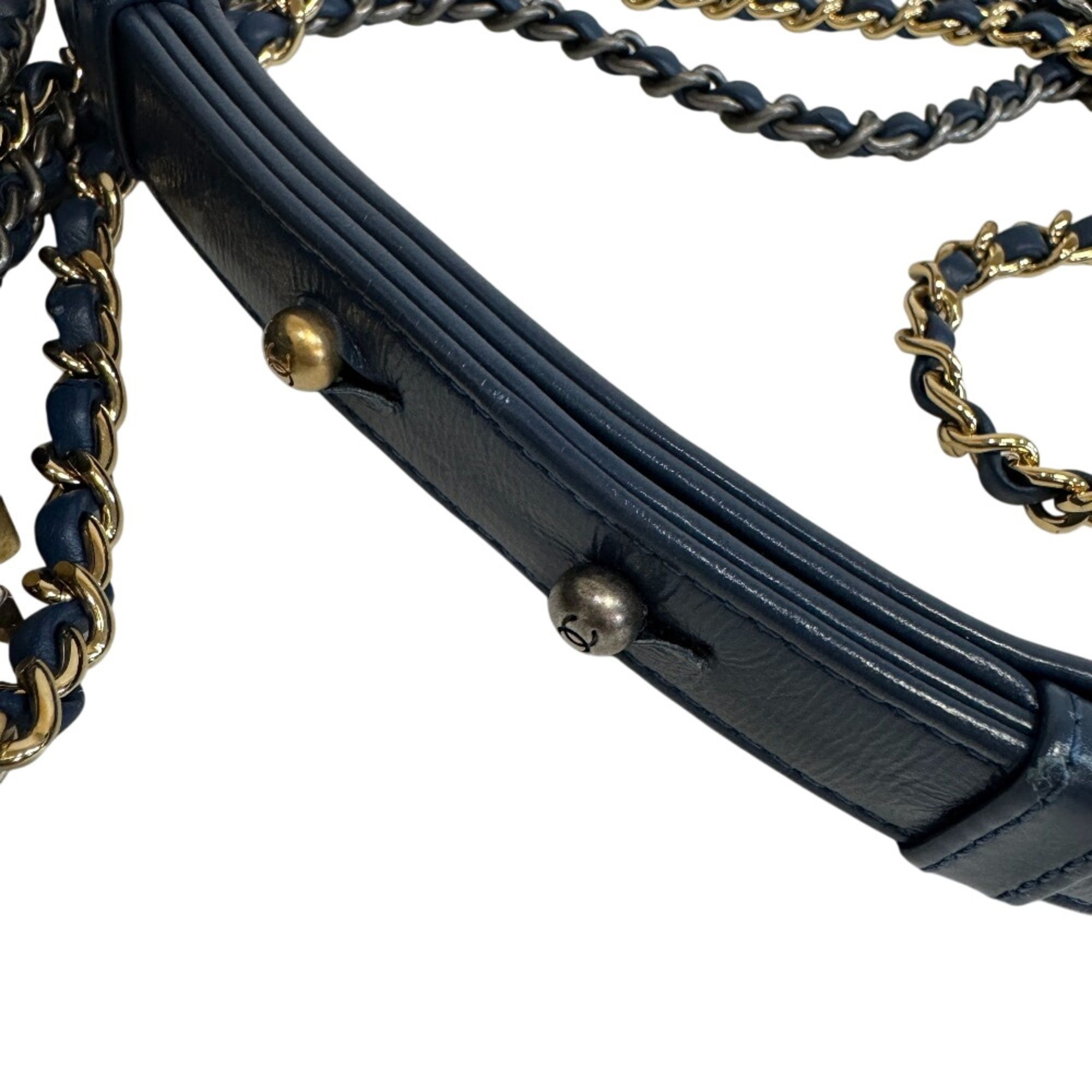 Leather Shoulder Bag (Pre-Owned) - Chanel - Modalova