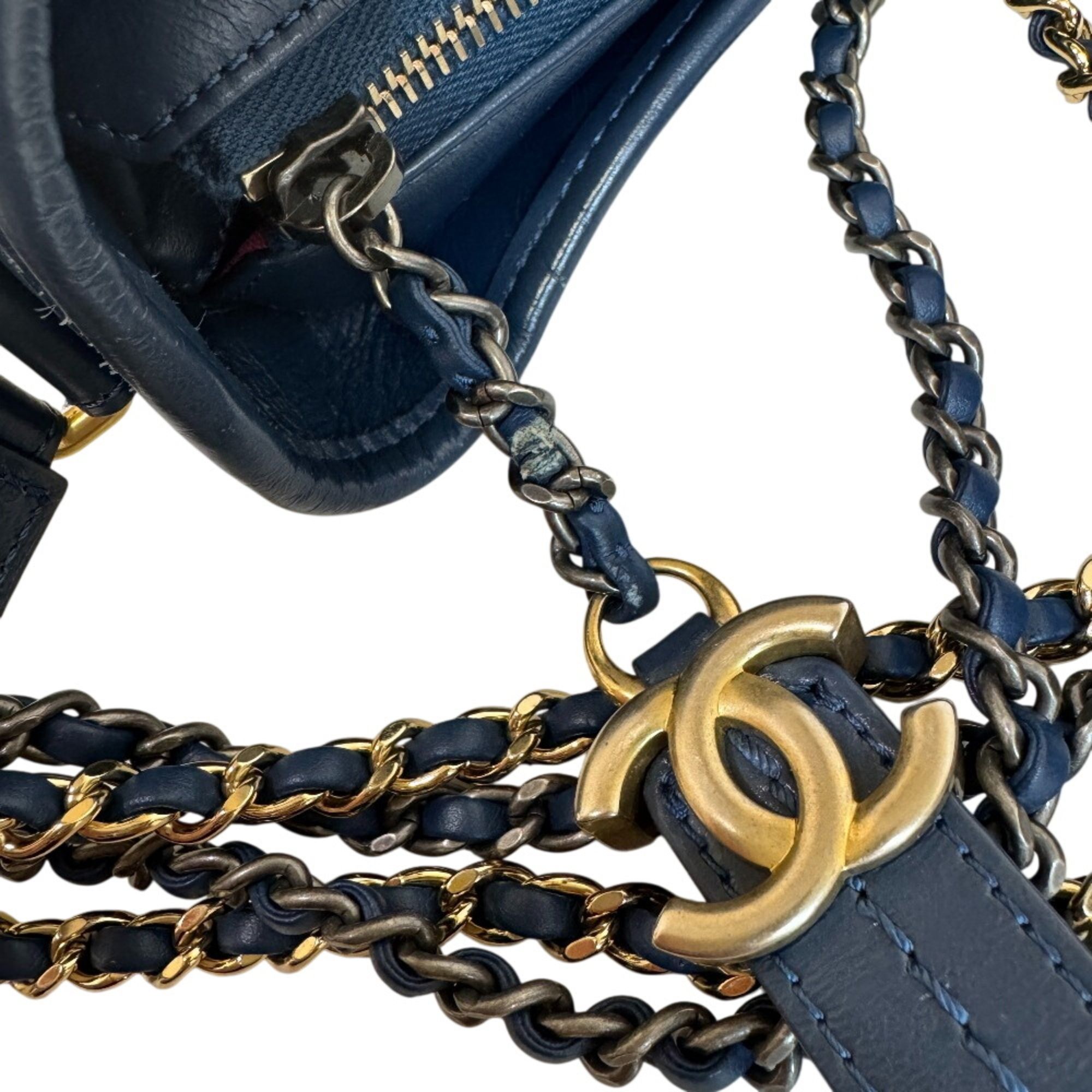 Leather Shoulder Bag (Pre-Owned) - Chanel - Modalova