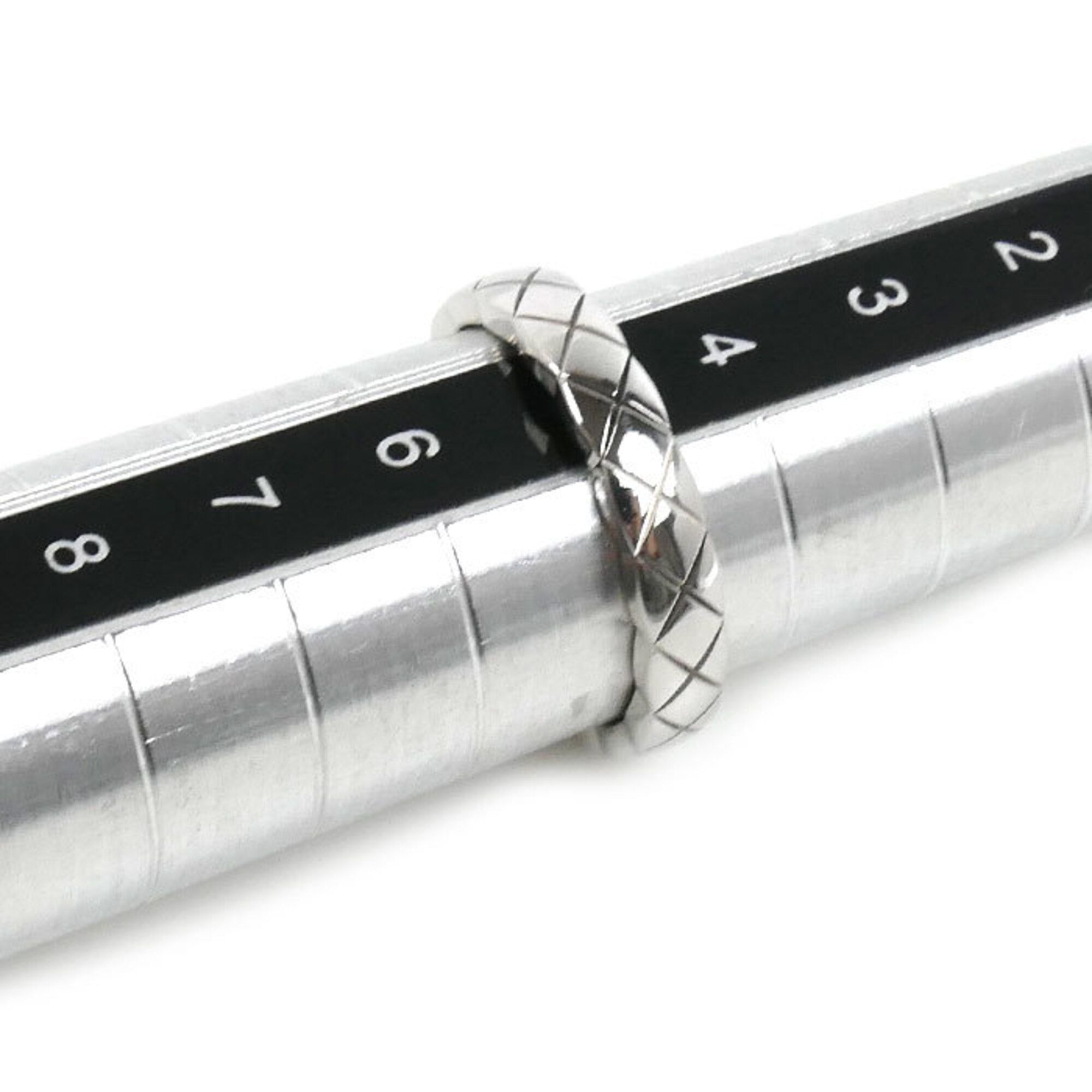 White Gold (18K) Band Ring (Pre-Owned) - Chanel - Modalova