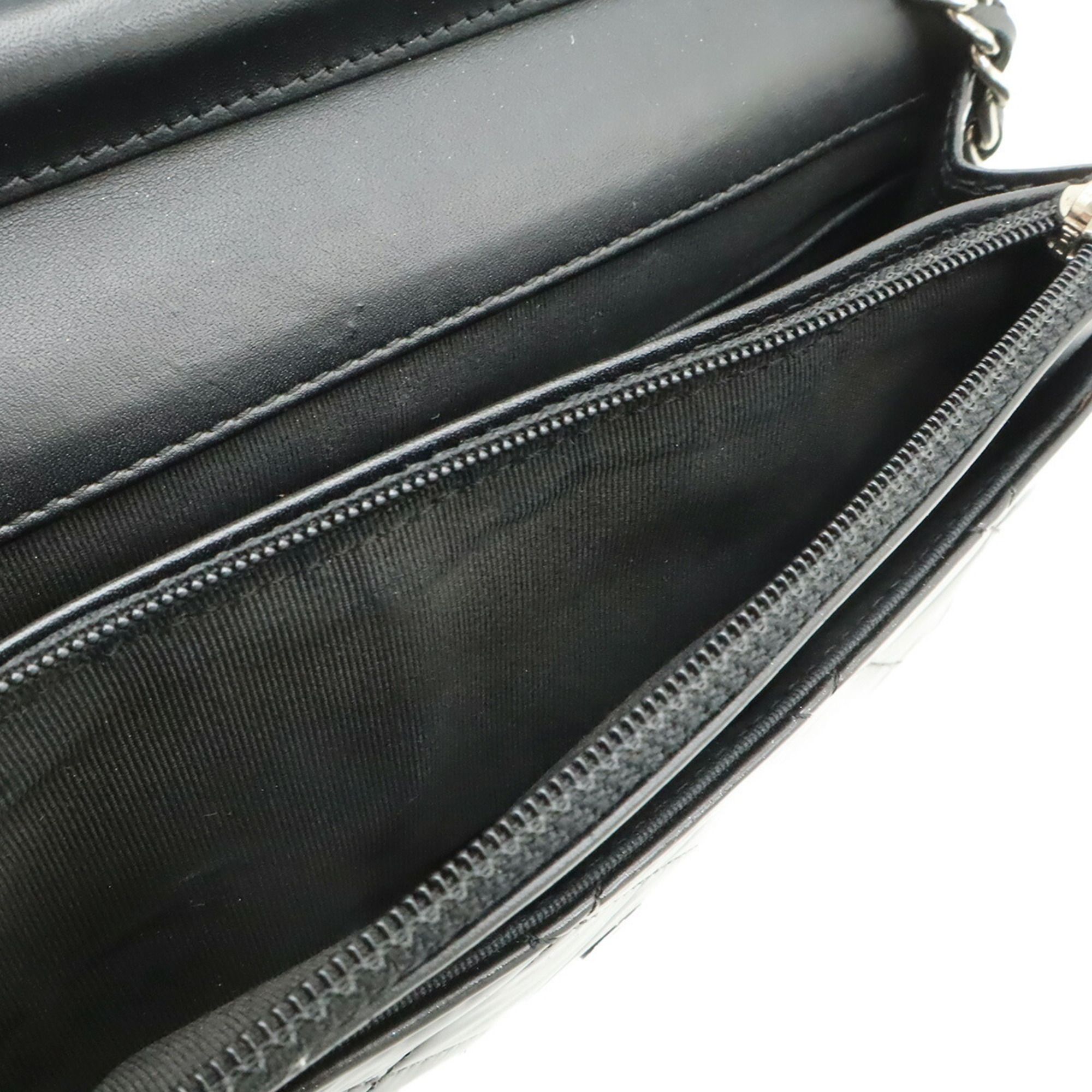 Patent Leather Shoulder Bag (Pre-Owned) - Chanel - Modalova