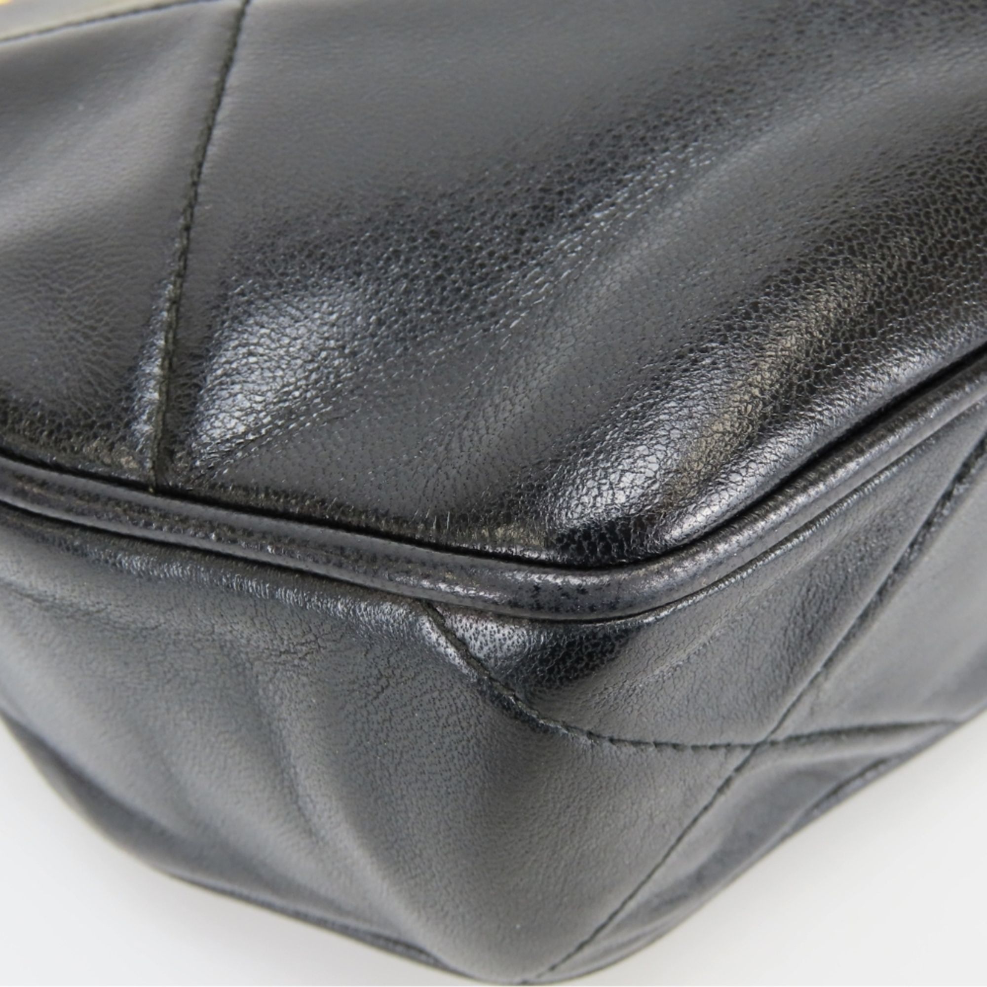 Leather Shoulder Bag (Pre-Owned) - Chanel - Modalova