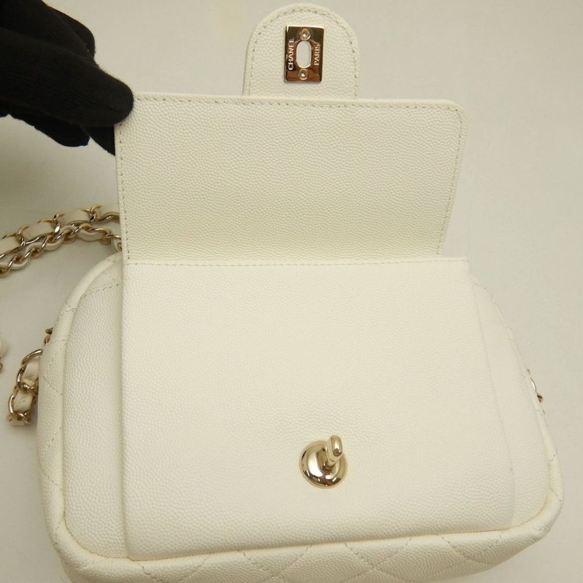 Grained Calfskin Shoulder Bag (Pre-Owned) - Chanel - Modalova