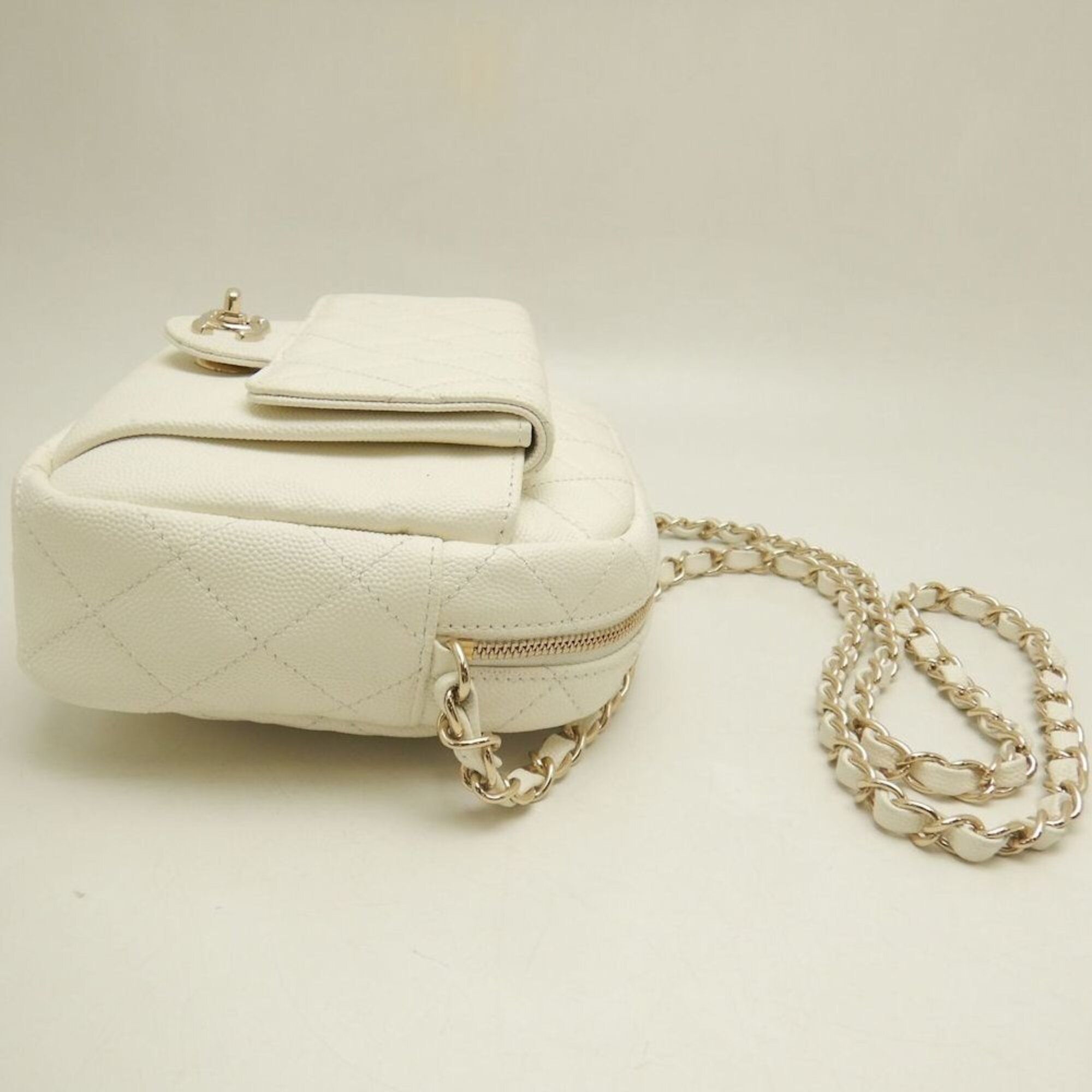 Grained Calfskin Shoulder Bag (Pre-Owned) - Chanel - Modalova