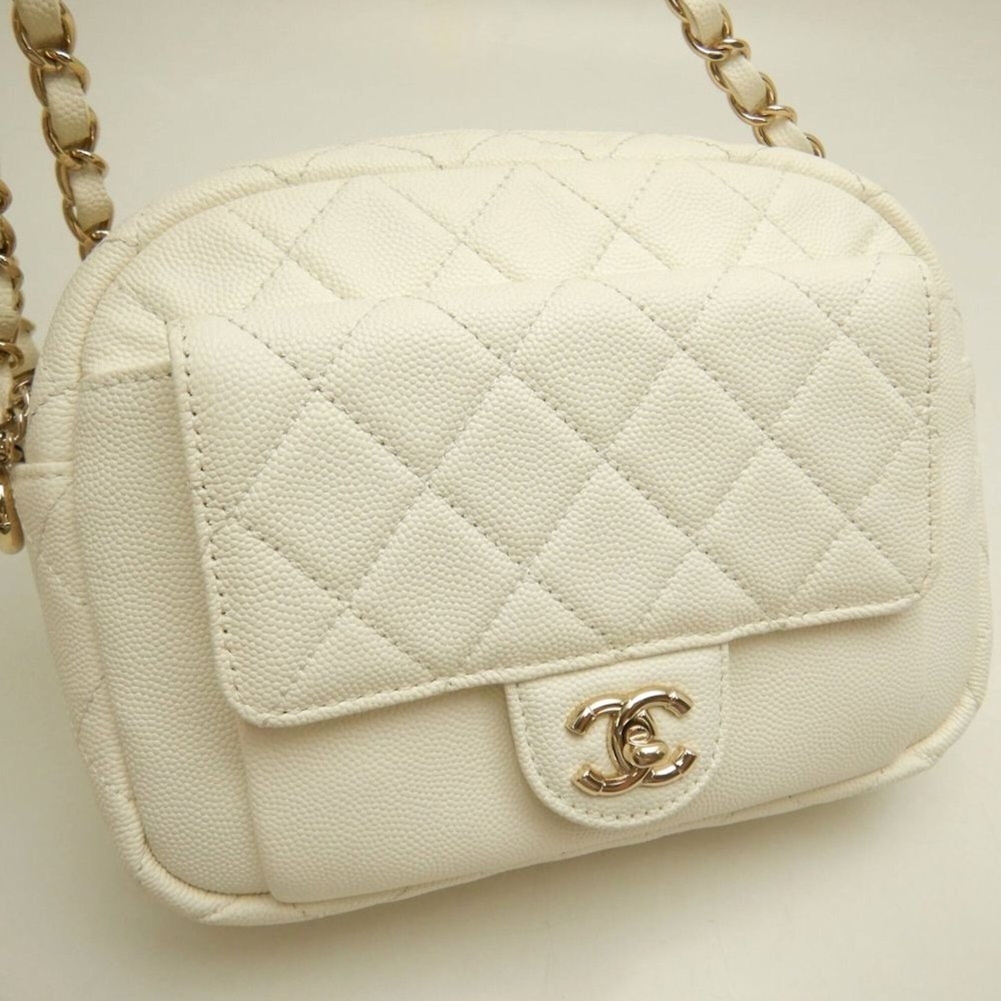 Grained Calfskin Shoulder Bag (Pre-Owned) - Chanel - Modalova