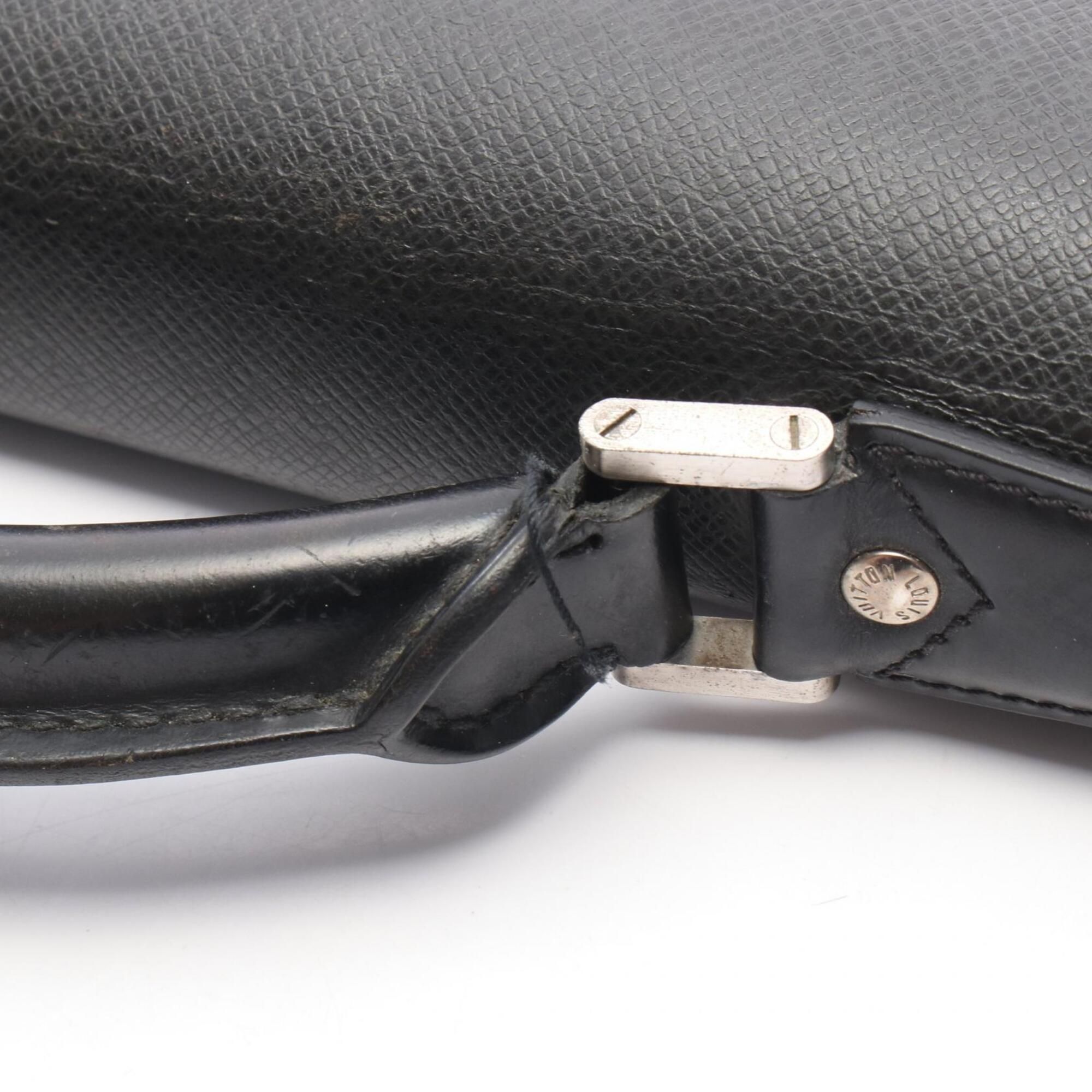 Taiga Leather Leather Handbag (Pre-Owned) - Louis Vuitton - Modalova