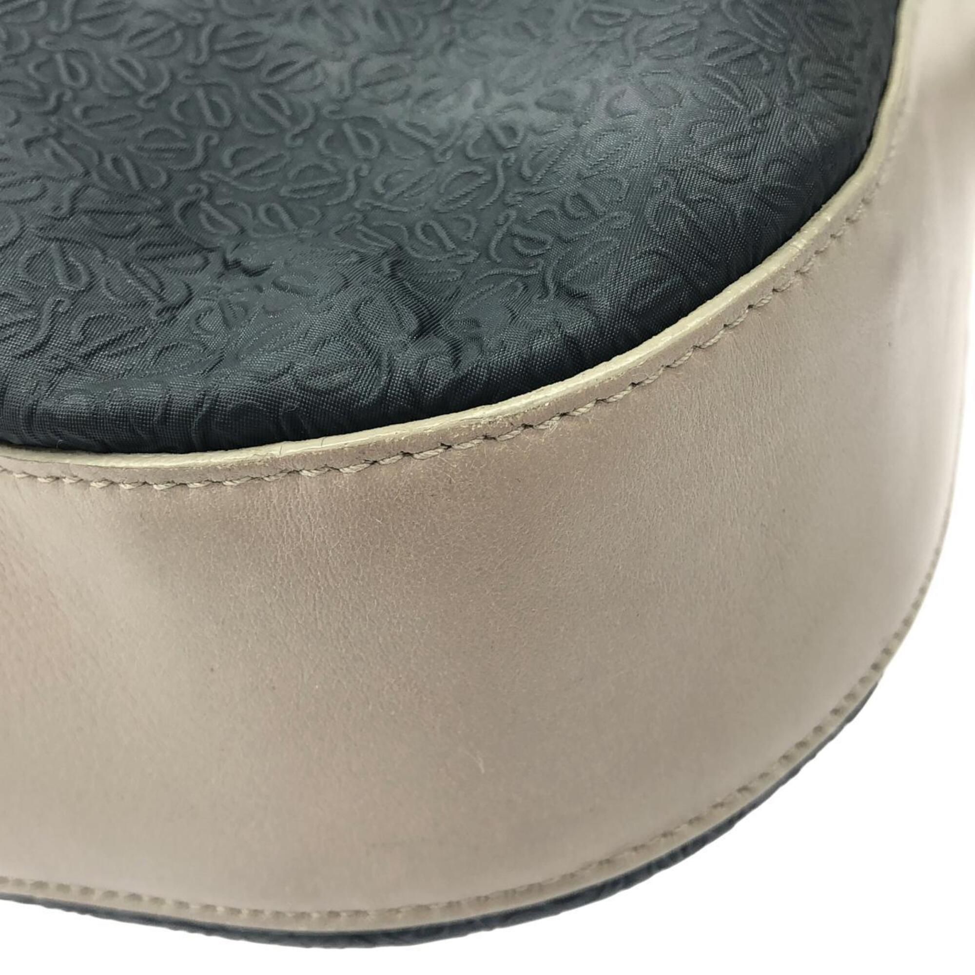 Pvc Pouch Shoulder Bag (Pre-Owned) - Loewe - Modalova