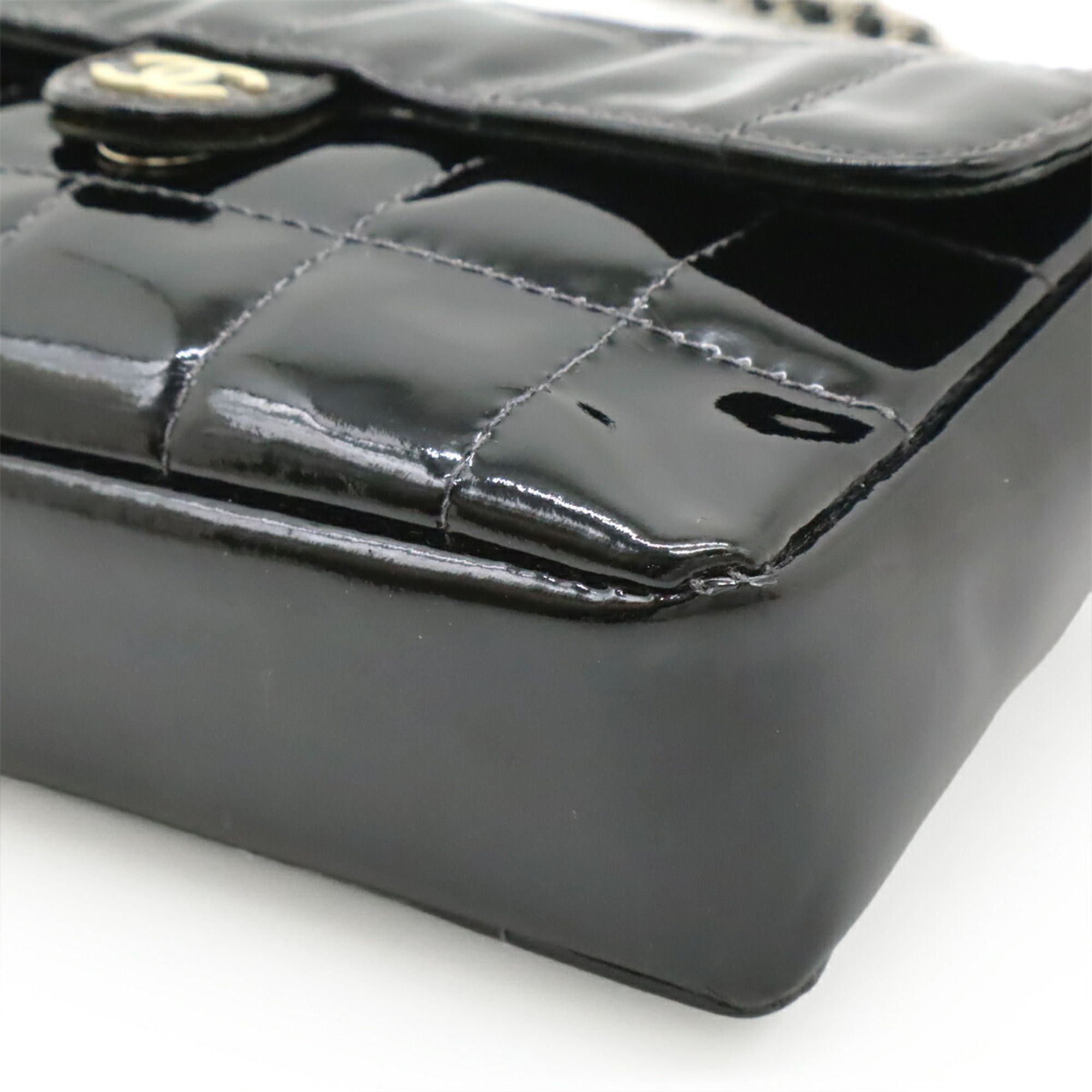 Patent Leather Pouch Shoulder Bag (Pre-Owned) - Chanel - Modalova